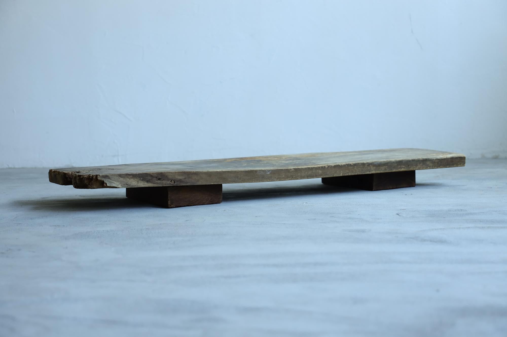 Niedriger Holztisch, japanisch, antik, Wabi-Sabi, Mingei (Meiji-Periode) im Angebot