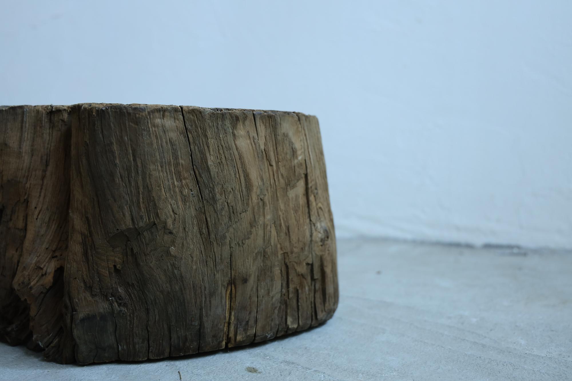 Niedriger Holztisch, japanisch, antik, Wabi-Sabi, Mingei (Handgeschnitzt) im Angebot