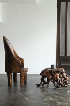 Niedriger Holztisch aus den Wurzeln eines alten japanischen Baumes /  Sofa-Tisch