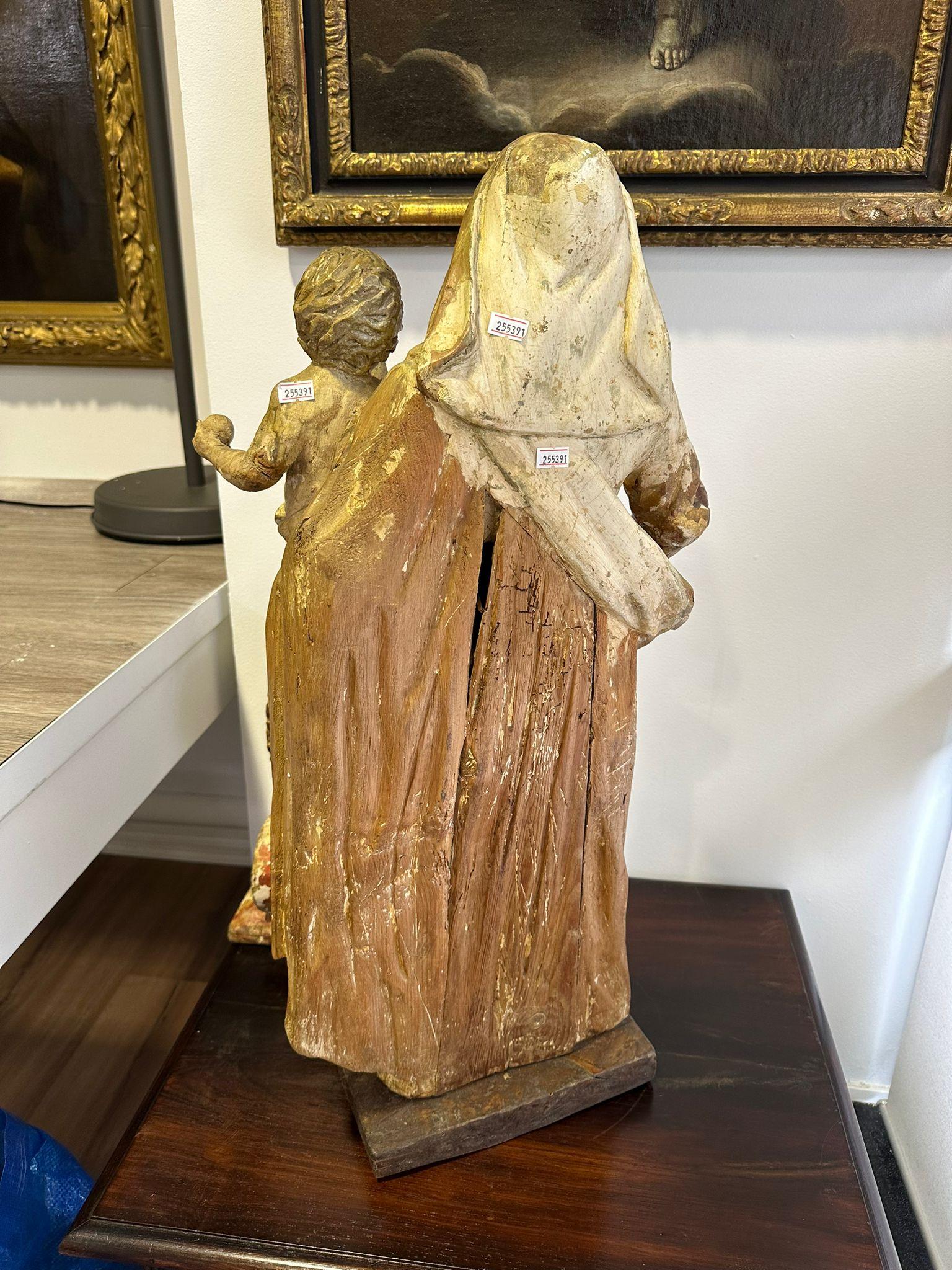 Wooden Madonna with Child Baroque Art Italy 17th Century with Export Certificate For Sale 6