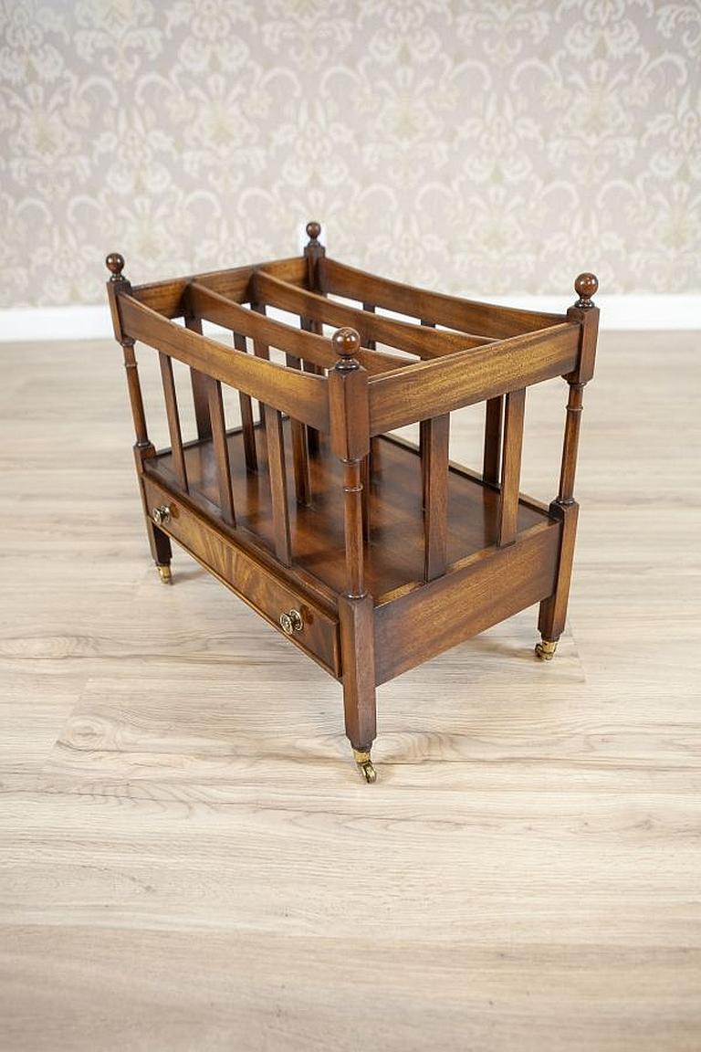 Wooden Magazine Rack From the Late 20th Century in Light Brown

We present you a wooden magazine from the 2nd half of the 20th century.
The whole piece is placed on legs, which are finished with brass rolls, and is composed of three compartments