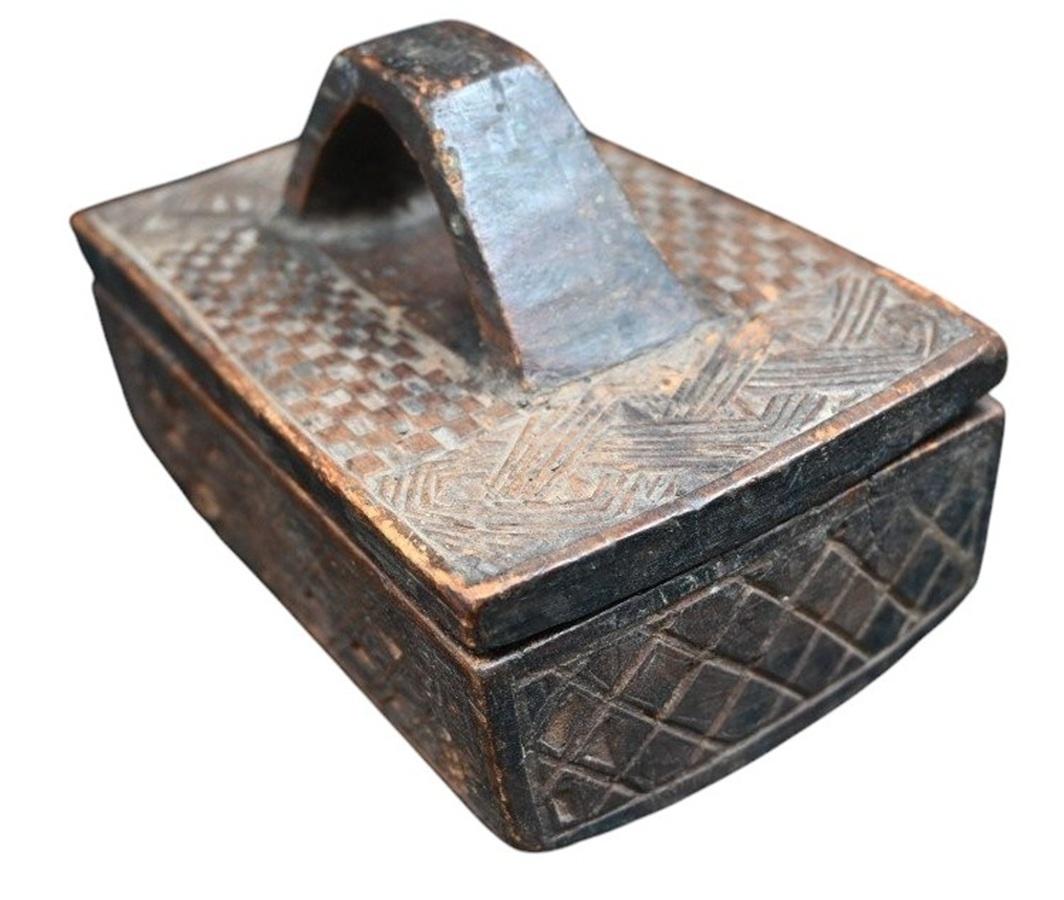 De madera  Caja de maquillaje de la tribu kuba, Dr Congo, finales del siglo XIX Congoleño en venta