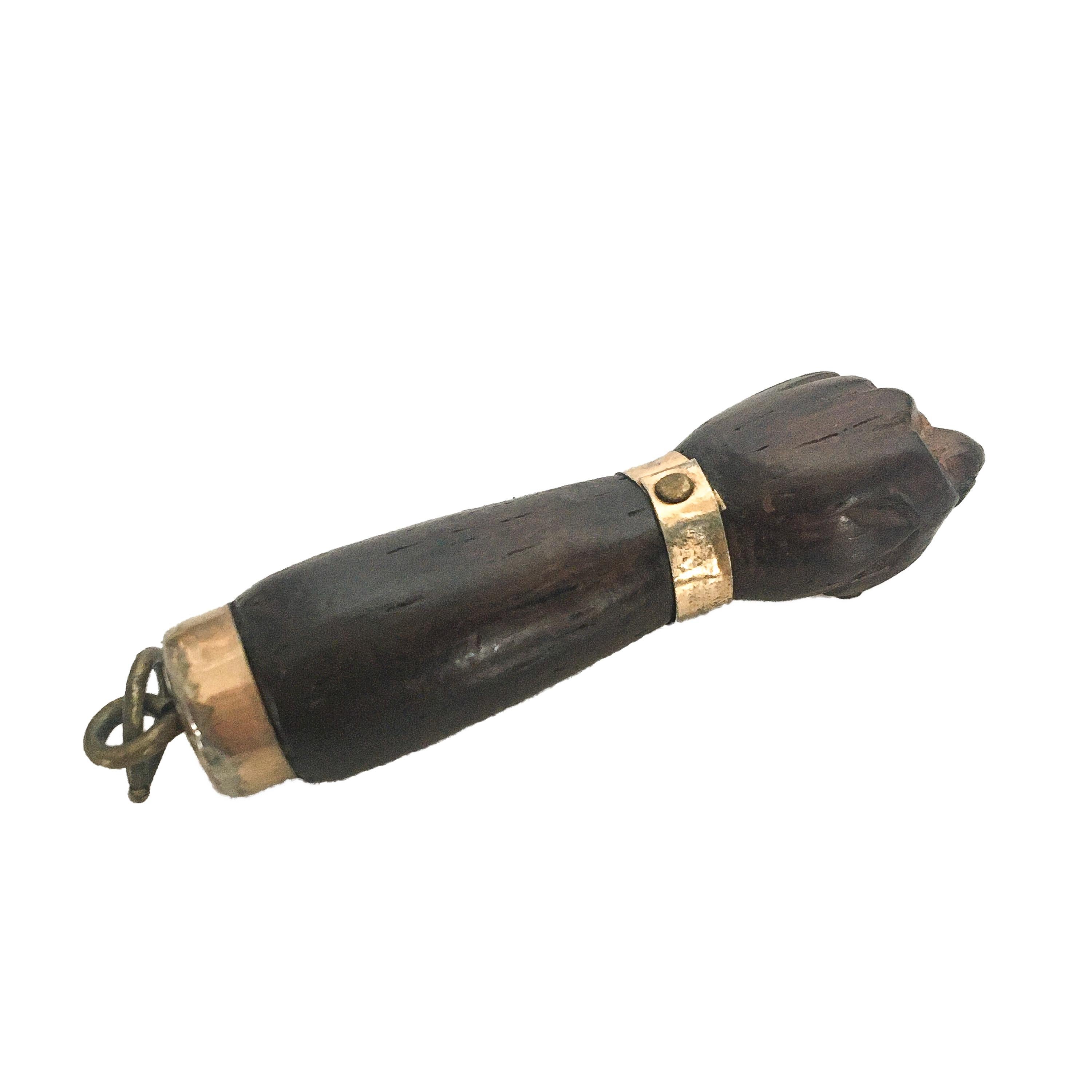 mano figa pendant