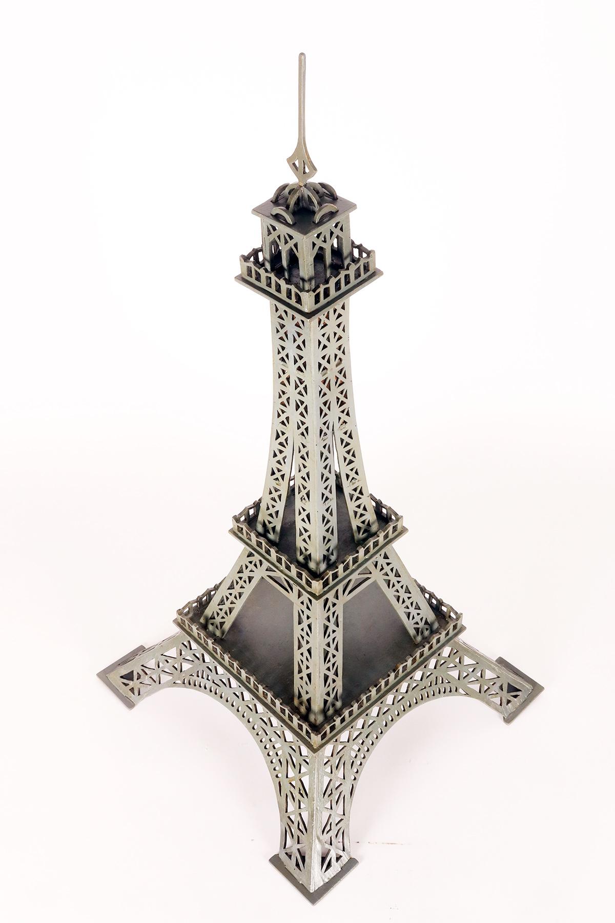 Maqueta de madera que representa la Torre Eiffel, Francia, principios del siglo XX. en venta 6