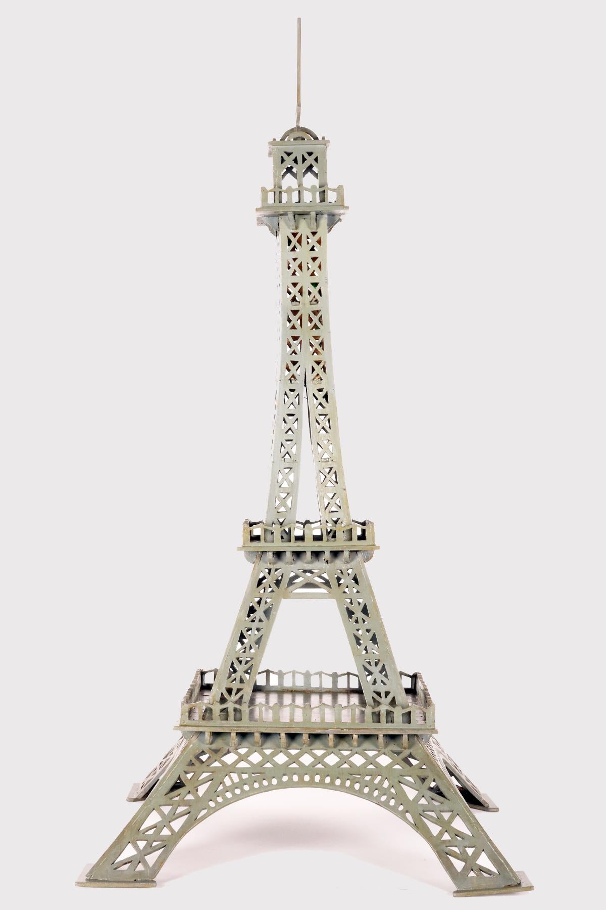 Maqueta de madera que representa la Torre Eiffel, Francia, principios del siglo XX. Francés en venta