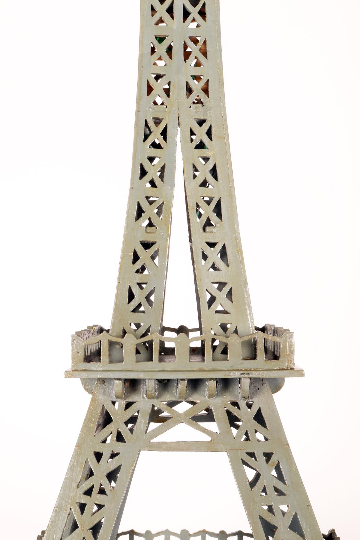 Maqueta de madera que representa la Torre Eiffel, Francia, principios del siglo XX. en venta 2