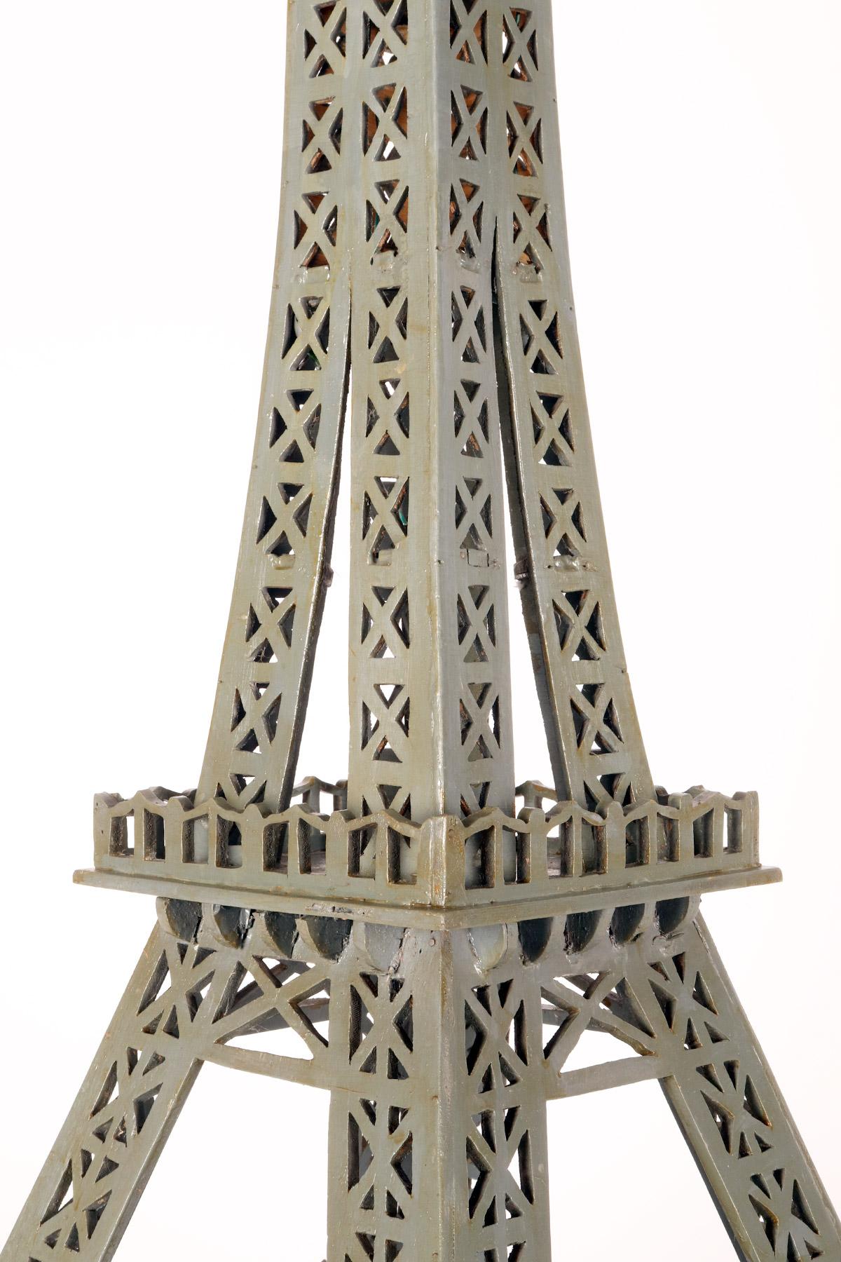 Maqueta de madera que representa la Torre Eiffel, Francia, principios del siglo XX. en venta 3