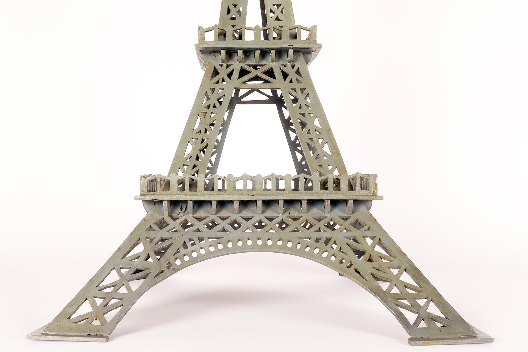 Maqueta de madera que representa la Torre Eiffel, Francia, principios del siglo XX. en venta 4