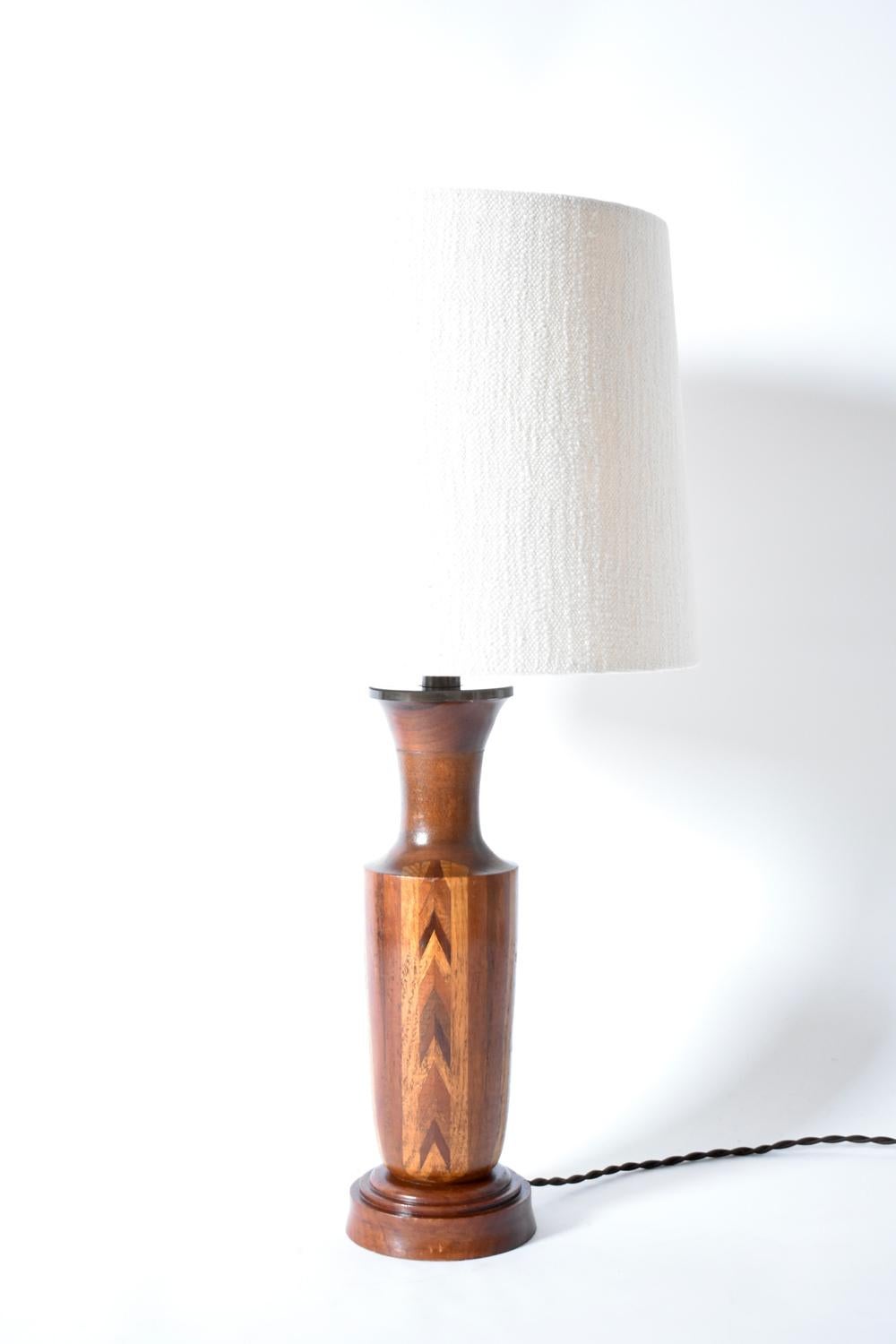 Marqueterie Lampe de table en marqueterie, années 1960 en vente