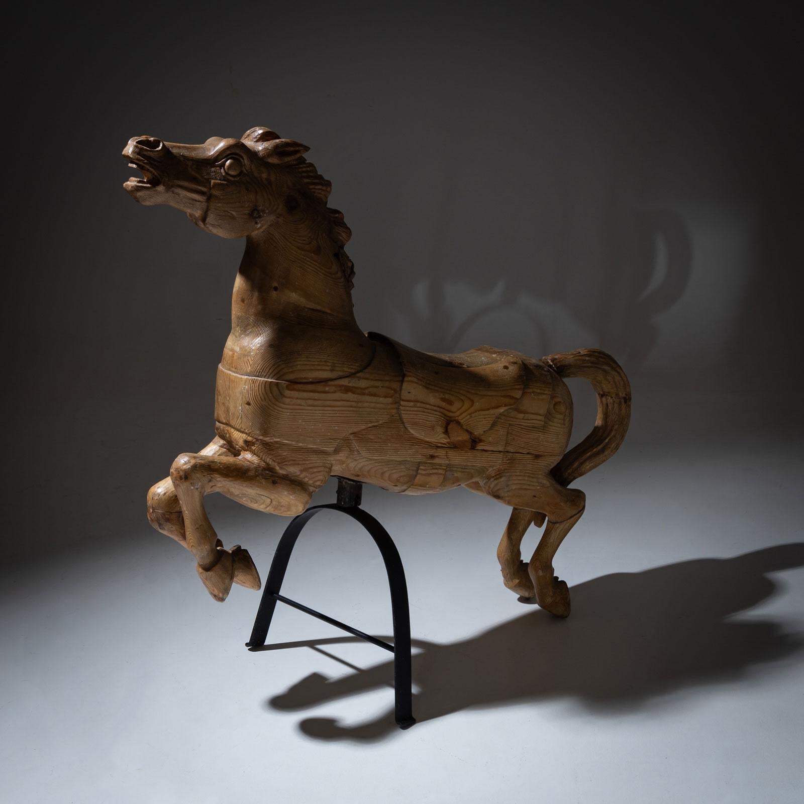 Europeo Cavallo da giostra in legno, inizio XX secolo in vendita