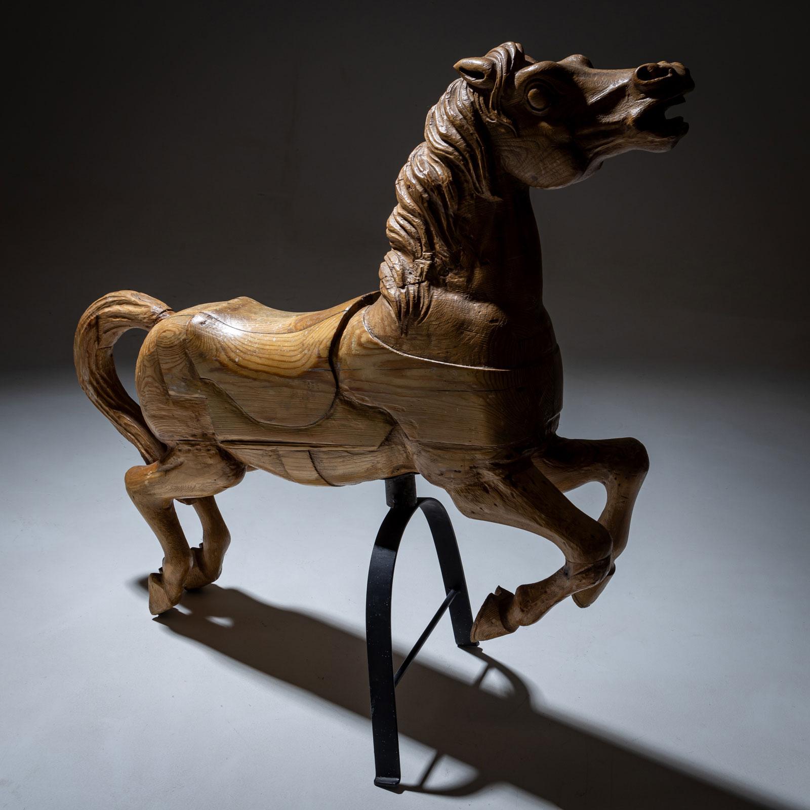 Ferro Cavallo da giostra in legno, inizio XX secolo in vendita