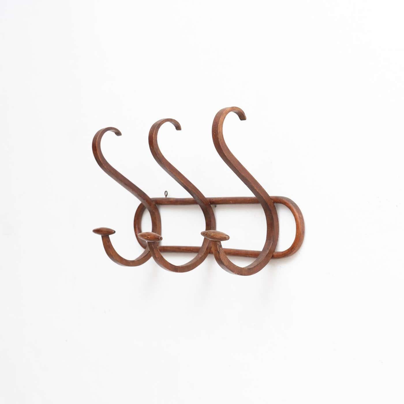Wooden Mid-Century Modern Spanish Coat Hanger, circa 1950 In Good Condition For Sale In Barcelona, ES
