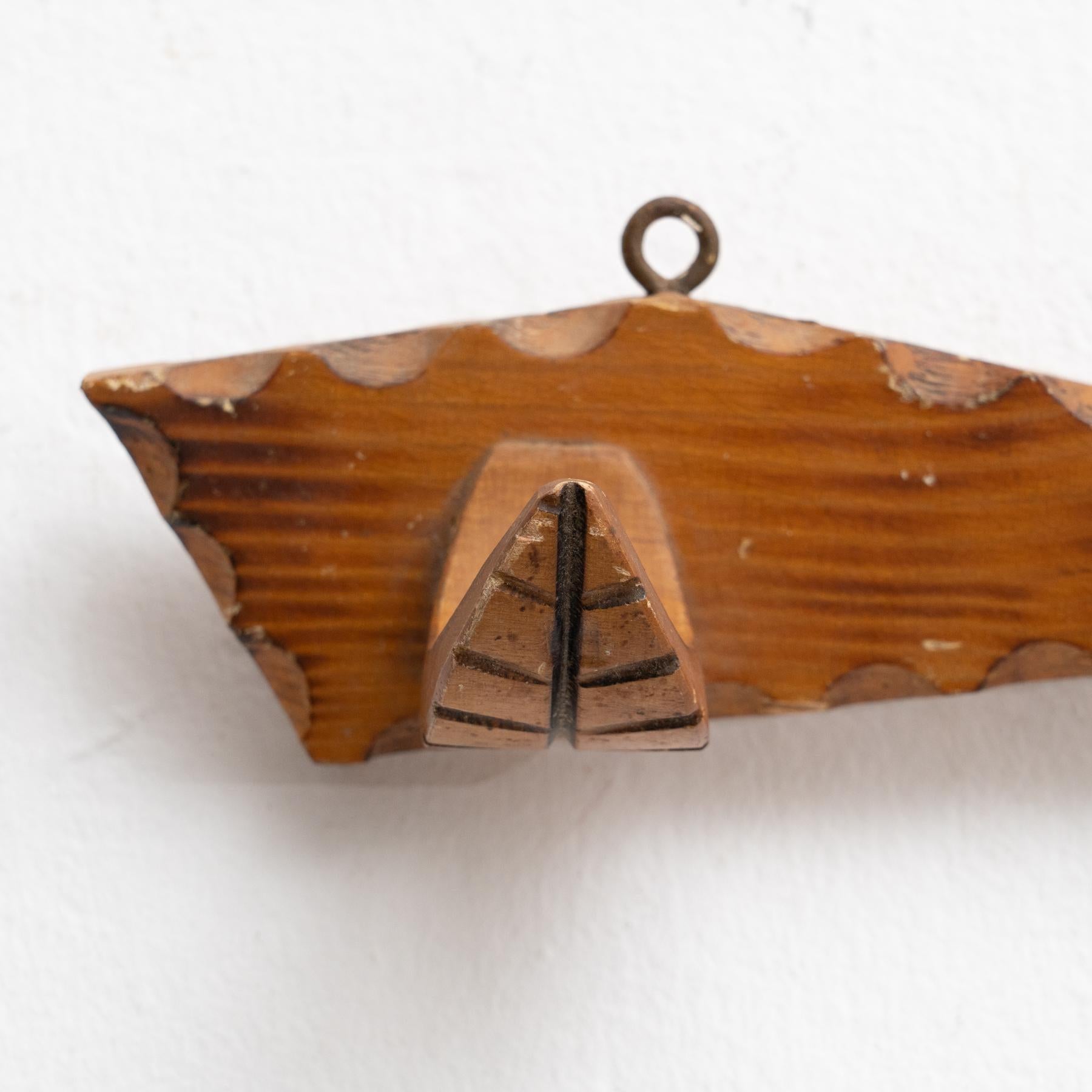 Spanischer Kleiderbügel aus Holz aus der Mitte des Jahrhunderts, um 1950 3