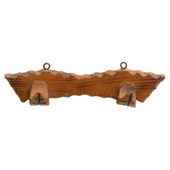 Spanischer Kleiderbügel aus Holz aus der Mitte des Jahrhunderts, um 1950