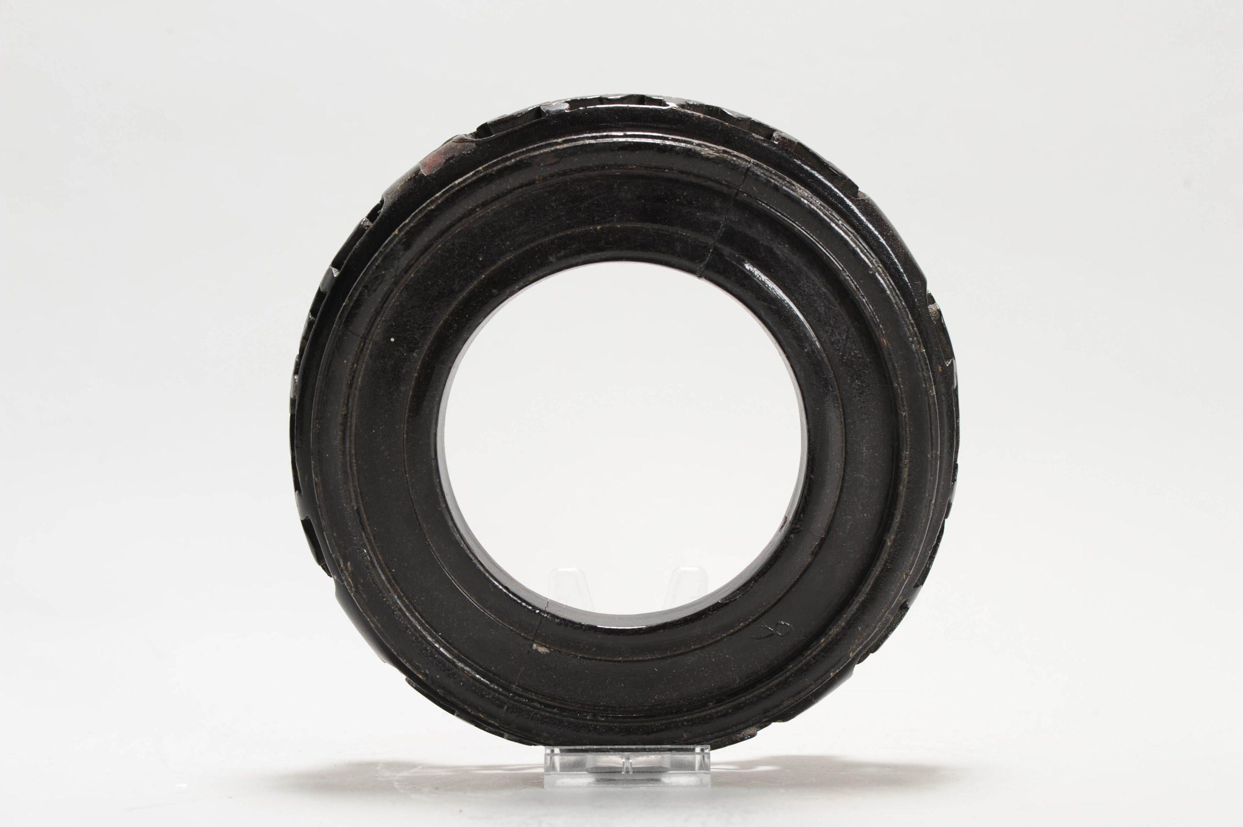 Hölzerner Miniature Stand für chinesisches oder japanisches antikes Porzellan, 19./20. Jahrhundert (Chinesisch) im Angebot