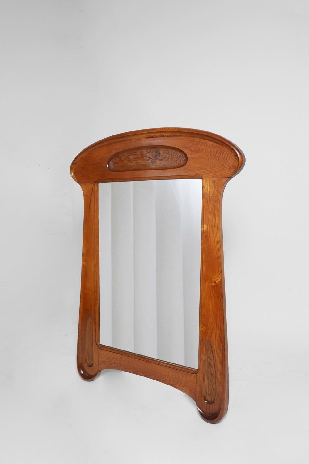 Spiegel aus Holz. Frankreich, 1920.