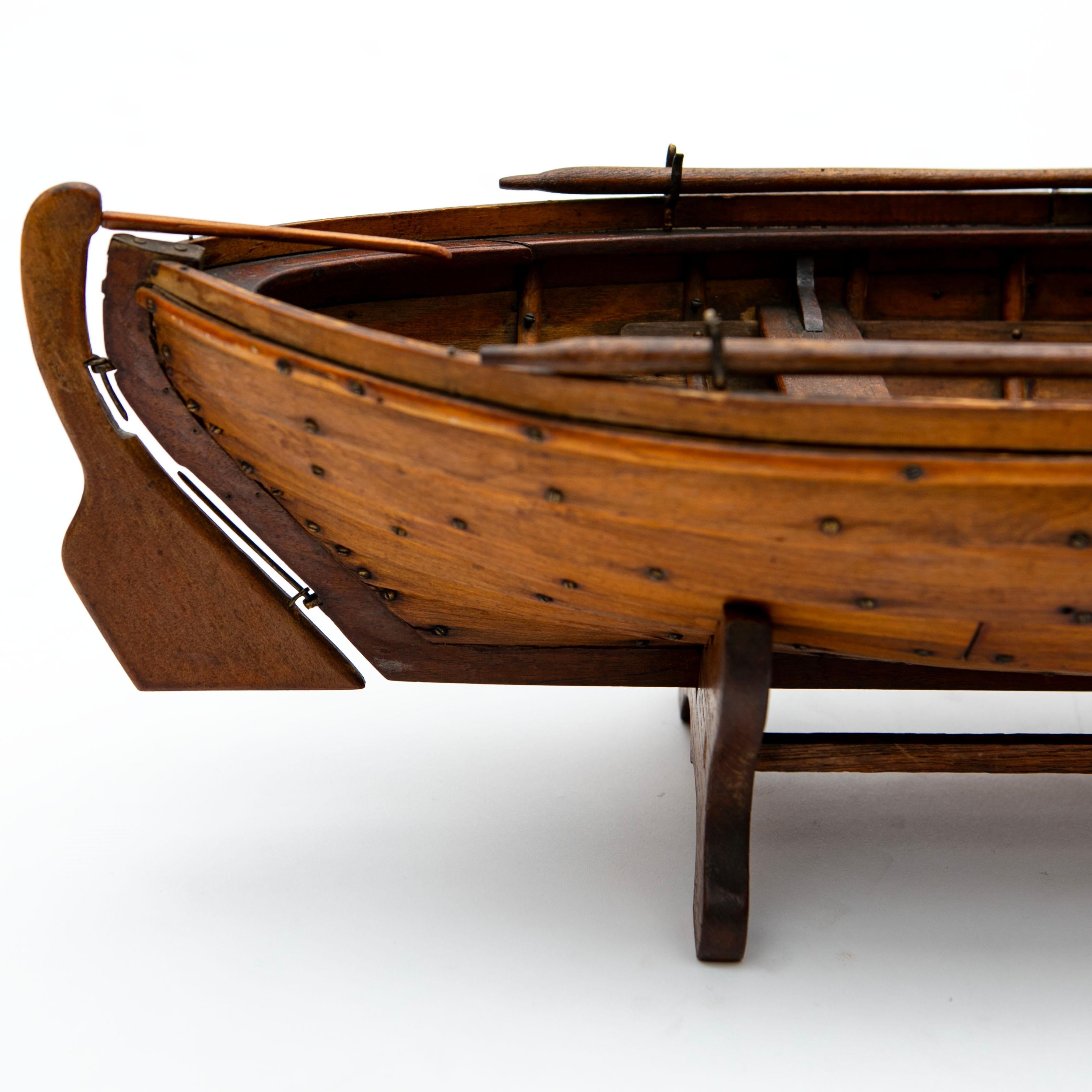Danois Modèle réduit en bois Bateau à rames en tilleul, Danemark en vente