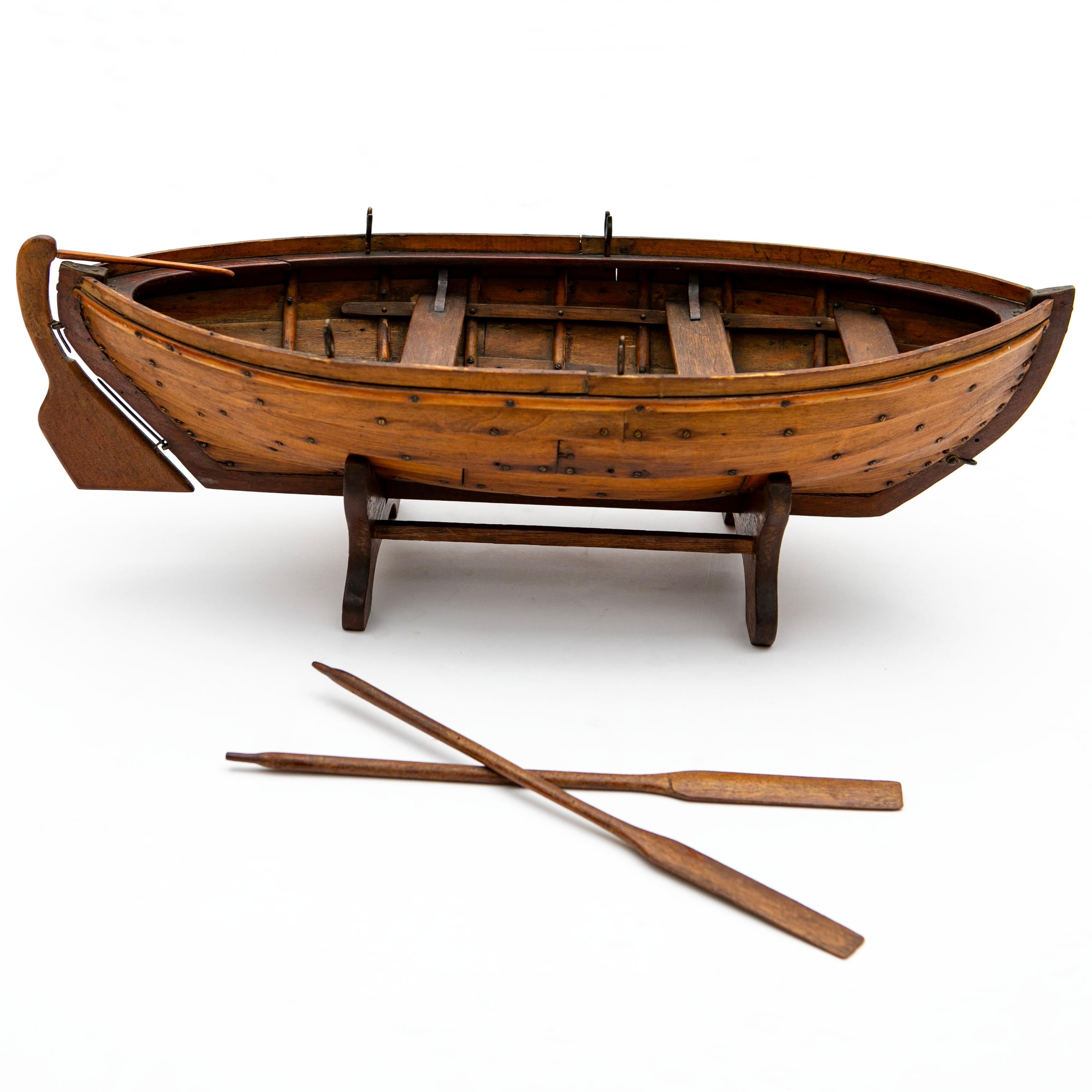 Modèle réduit en bois Bateau à rames en tilleul, Danemark Bon état - En vente à Kastrup, DK