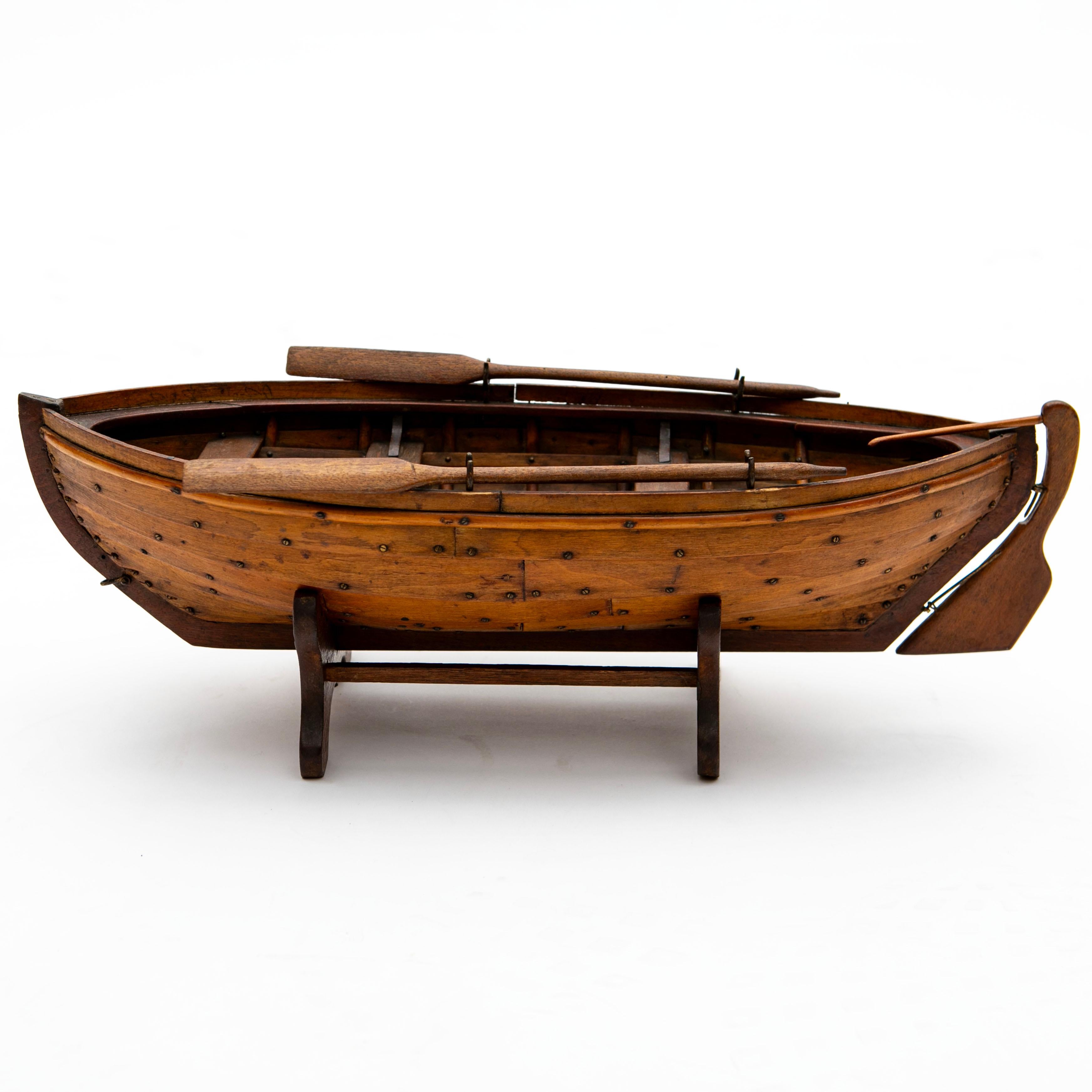 Bois Modèle réduit en bois Bateau à rames en tilleul, Danemark en vente