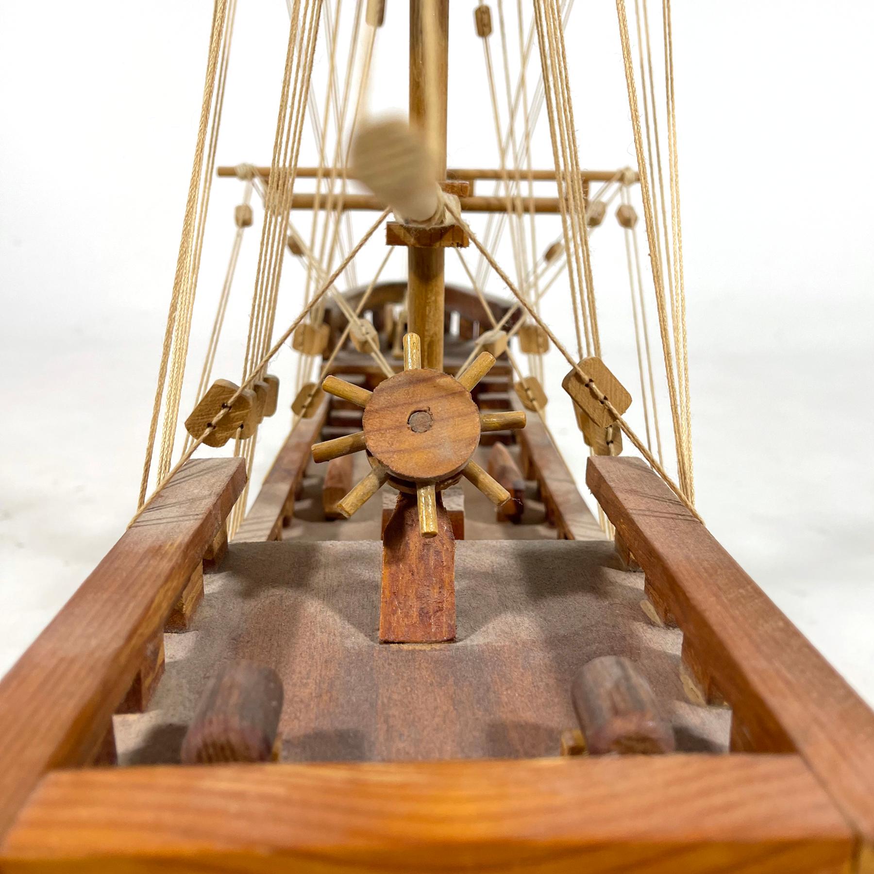 Maqueta de madera de velero de J. Romero en venta 5