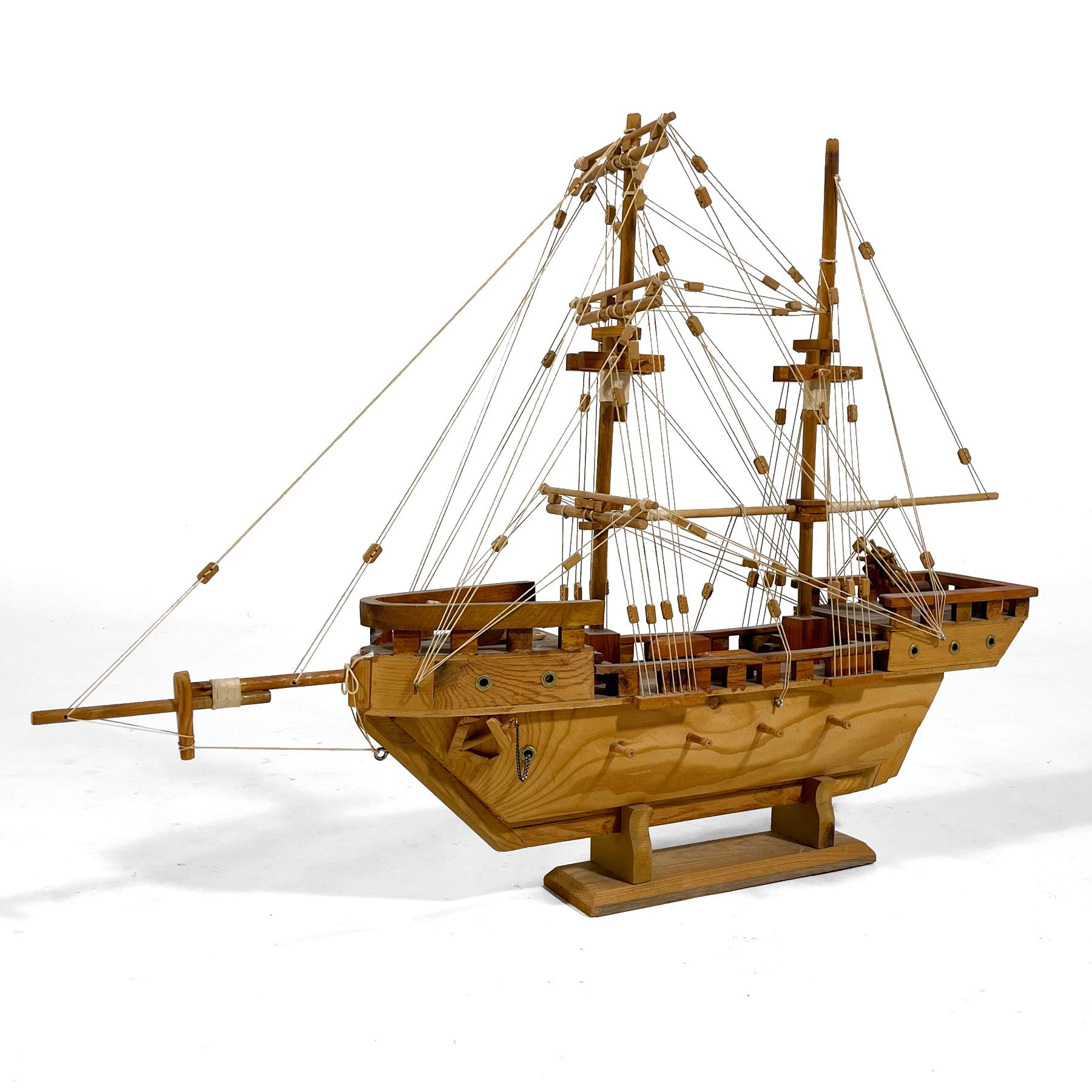 Maqueta de madera de velero de J. Romero Arte popular en venta