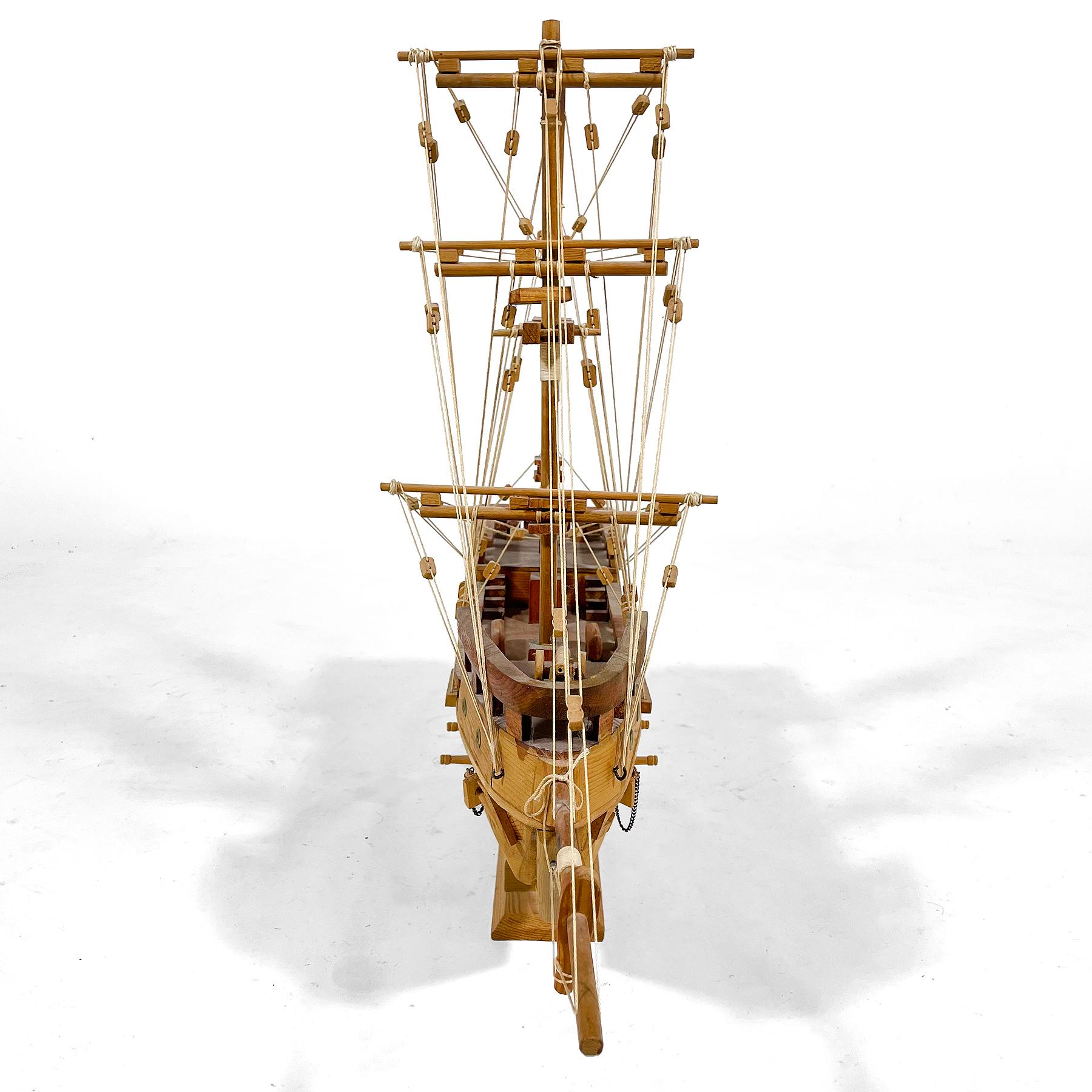 Maqueta de madera de velero de J. Romero Estadounidense en venta