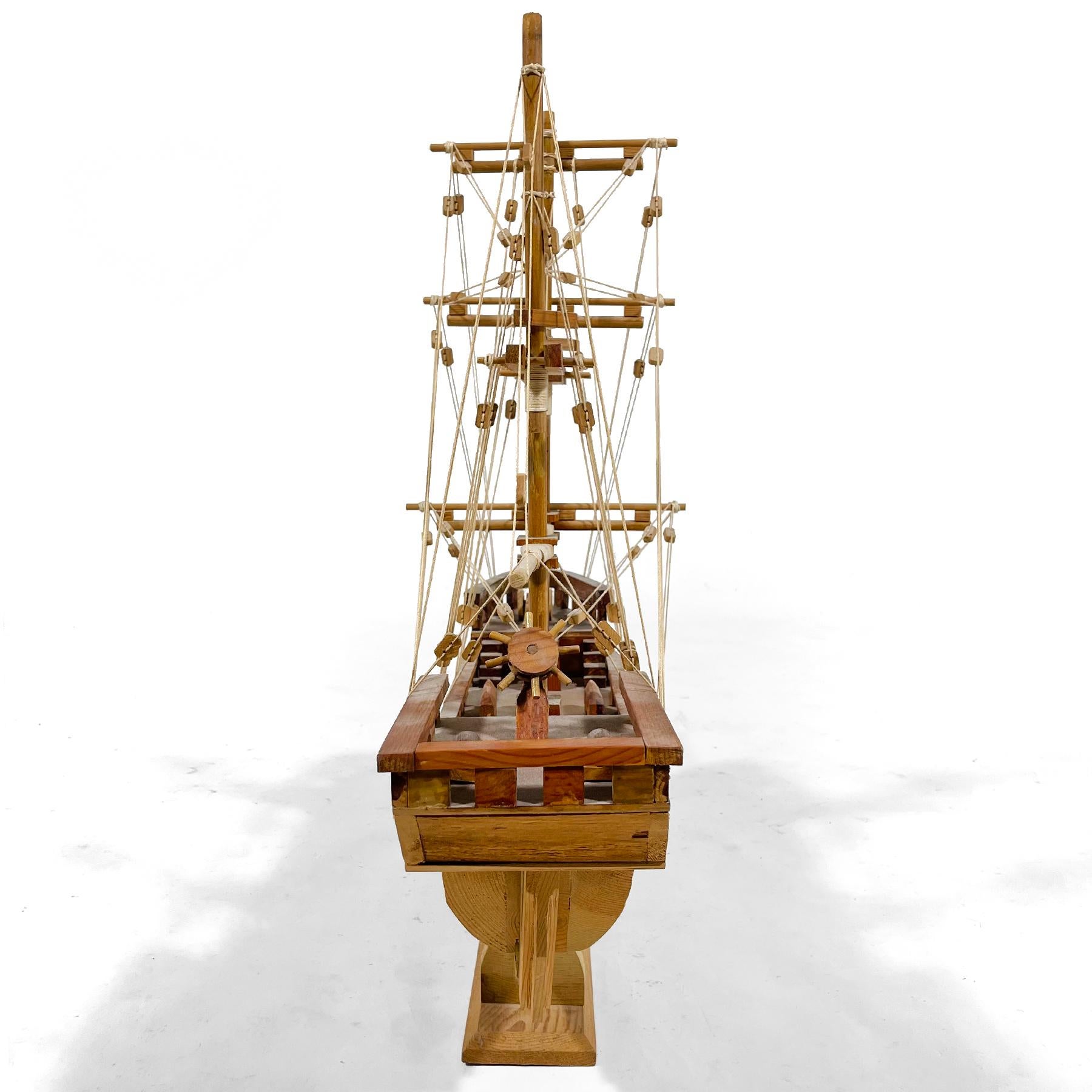 Maqueta de madera de velero de J. Romero en venta 1