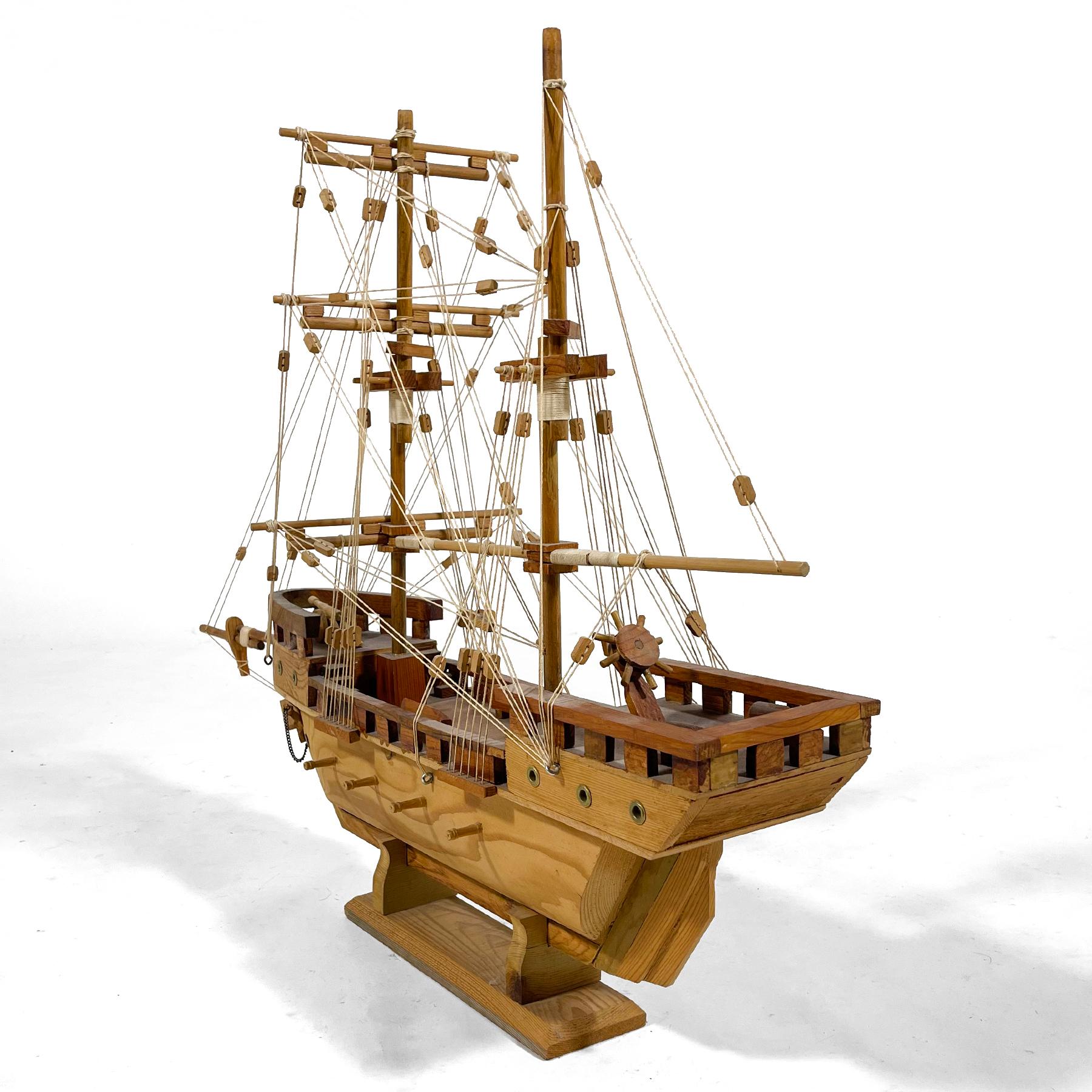 Maqueta de madera de velero de J. Romero en venta 2