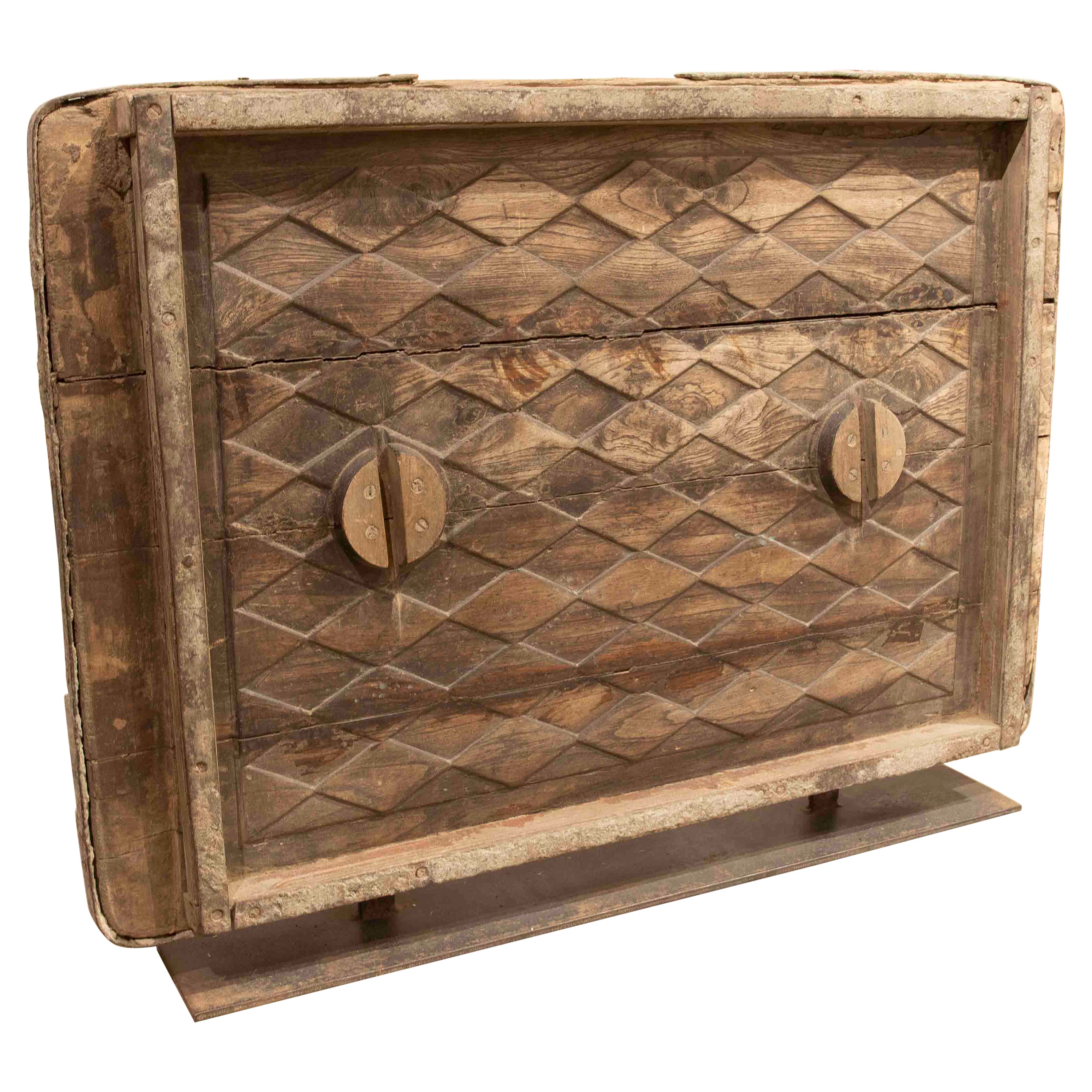 Moule en bois pour la fabrication de pièces en céramique avec un motif en losange en vente