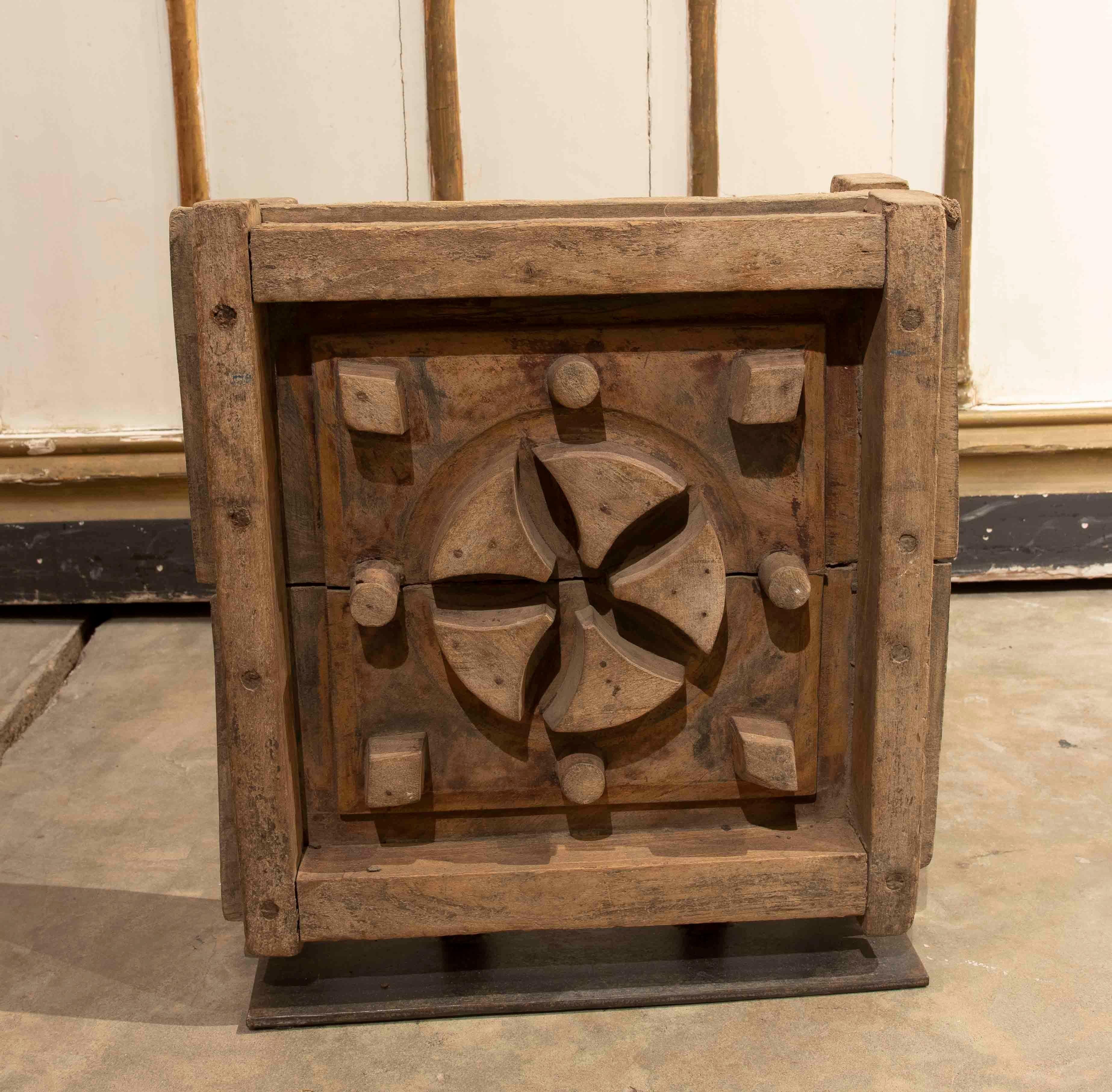 European Wooden Mould for the Manufacture of C Ceramic Pieces with Pattern and Iron Base  For Sale
