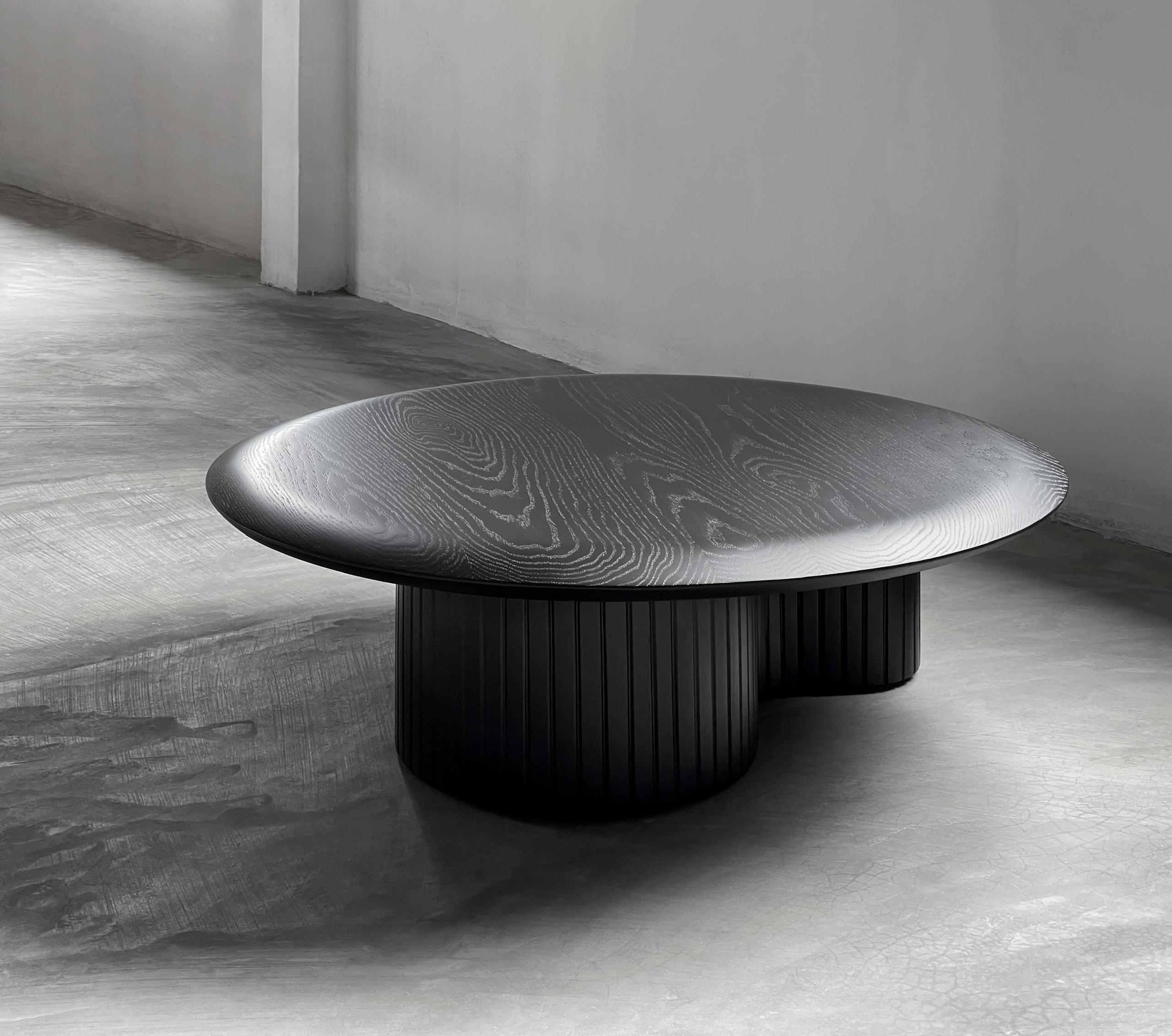 Table basse MÂY en bois Nature 01 par ONON DETAILS
Dimensions : L 50 x P 50 x H 45 cm : L 50 x D 50 x H 45 cm. 
MATERIAL : Chêne, Noyer. 

Les meubles ONON Details sont choisis par de célèbres marques de design et par des clients nationaux et