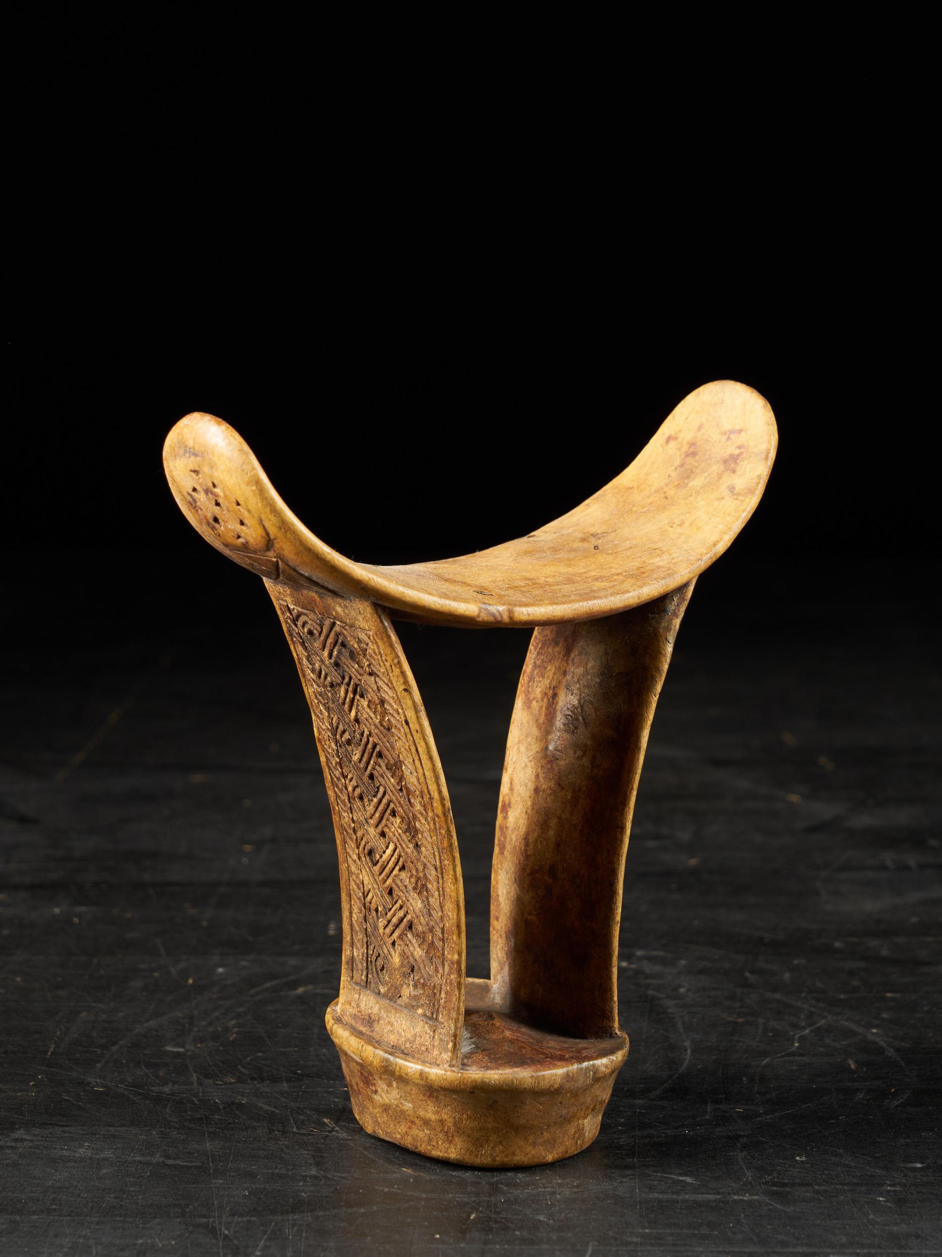 Ugandan Wooden Neckrest - Karamojong People, Uganda. For Sale