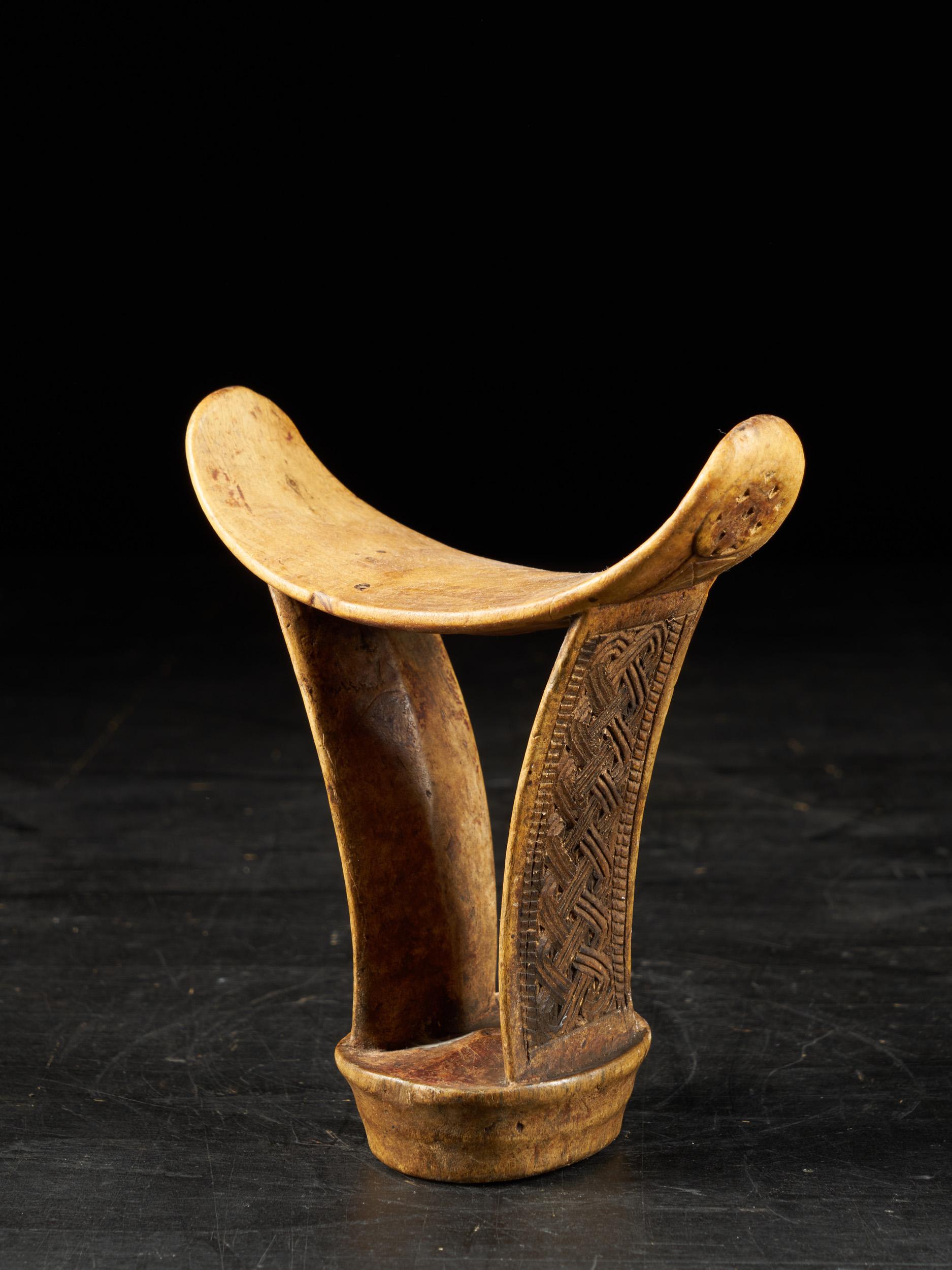 Wooden Neckrest - Karamojong People, Uganda. In Good Condition For Sale In Leuven , BE