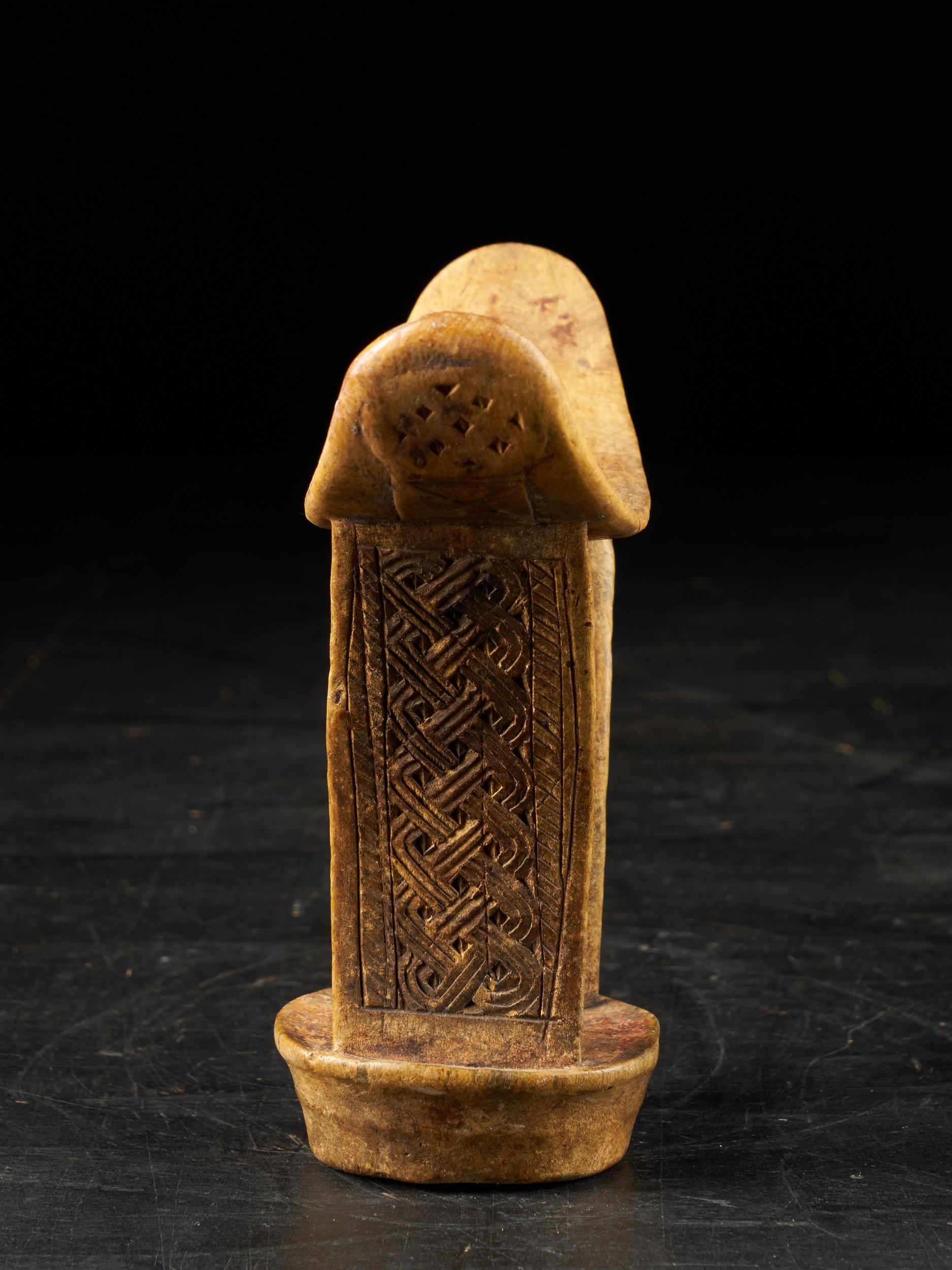 20th Century Wooden Neckrest - Karamojong People, Uganda. For Sale