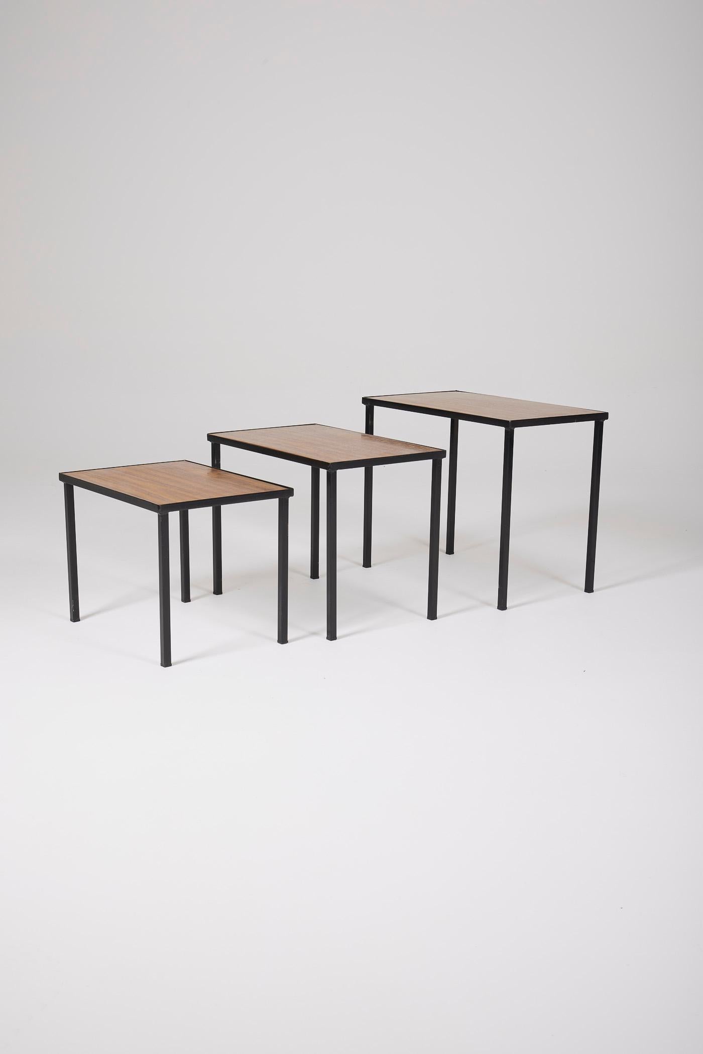  Wooden nesting tables set In Good Condition For Sale In PARIS, FR