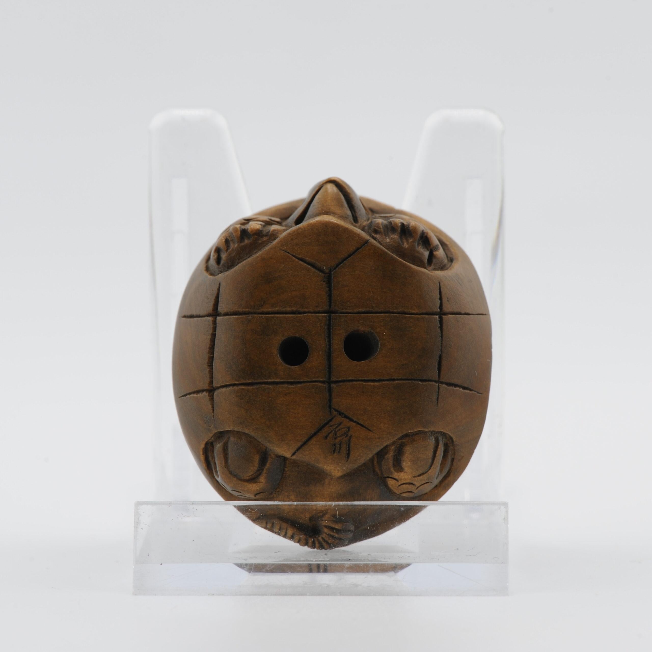 Wooden Netsuke Sculpture Japanese Turtle, 20th Century In Good Condition In Amsterdam, Noord Holland