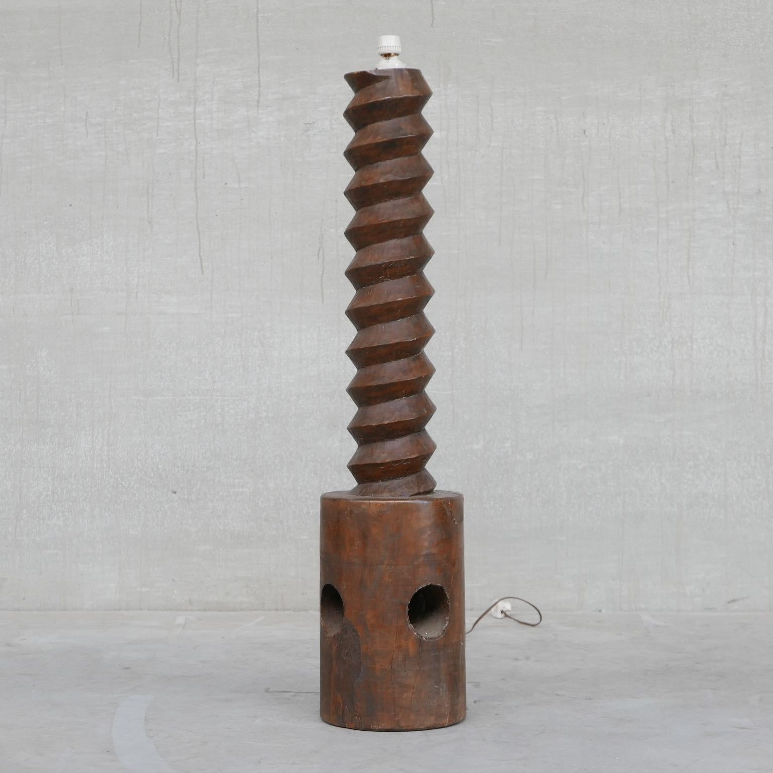 Rustikale Stehlampe aus Holz und Eiche aus der Mitte des Jahrhunderts im Angebot 4