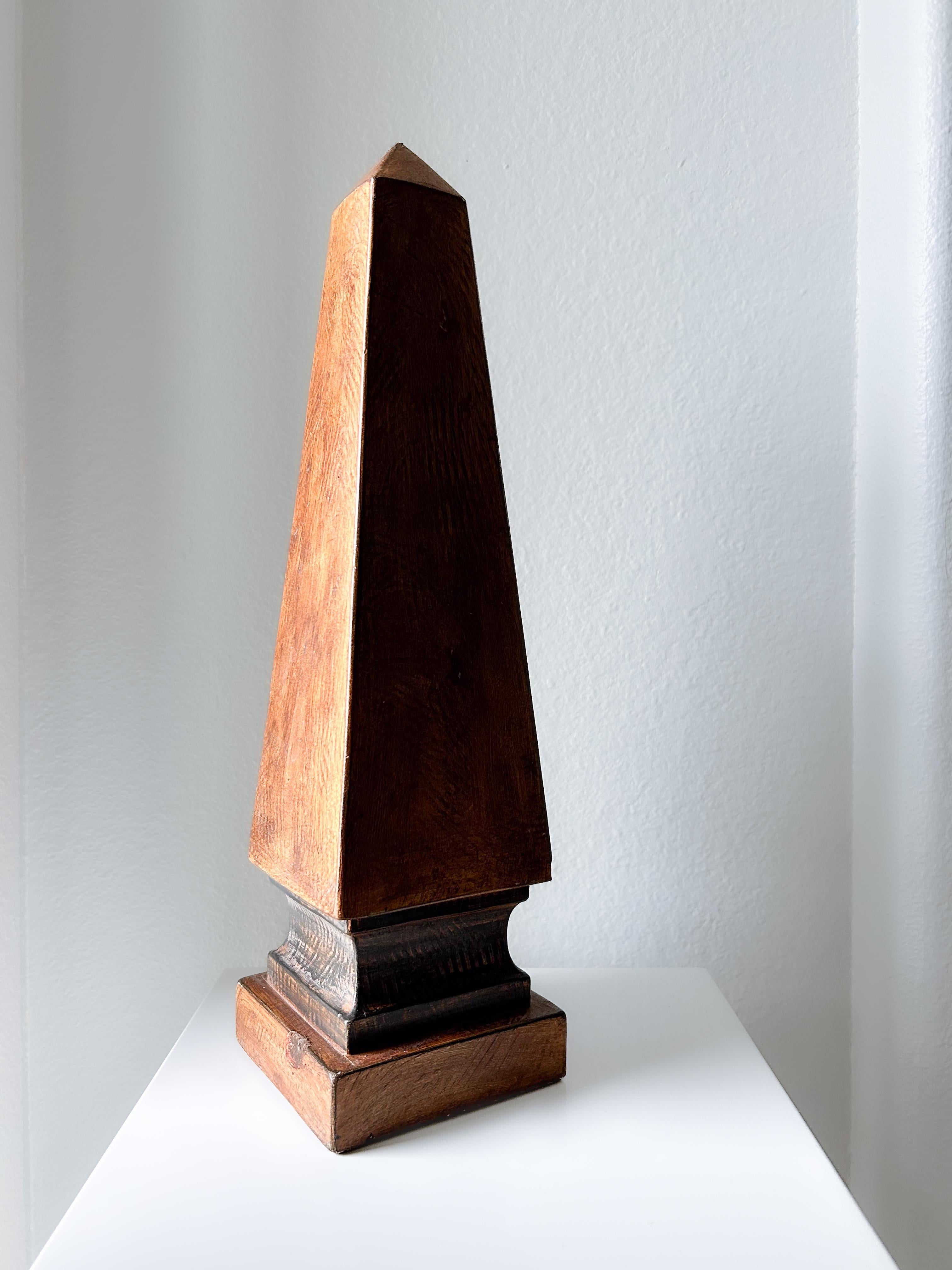 Wooden Obelisk by Casual Lamps of California In Good Condition For Sale In Clermont, FL