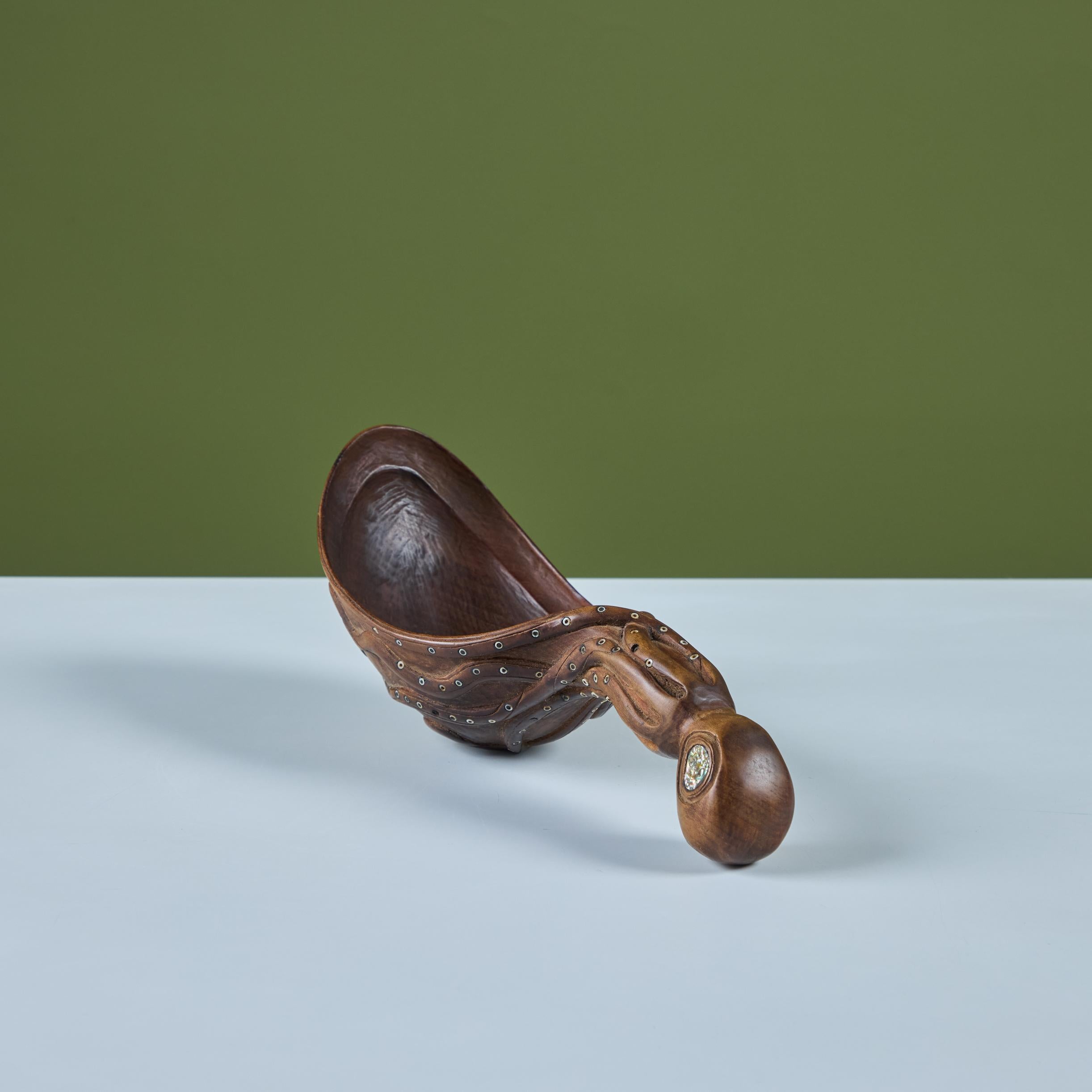 Cucharón Pulpo de Madera con Incrustación de Abalón en Bueno estado para la venta en Los Angeles, CA