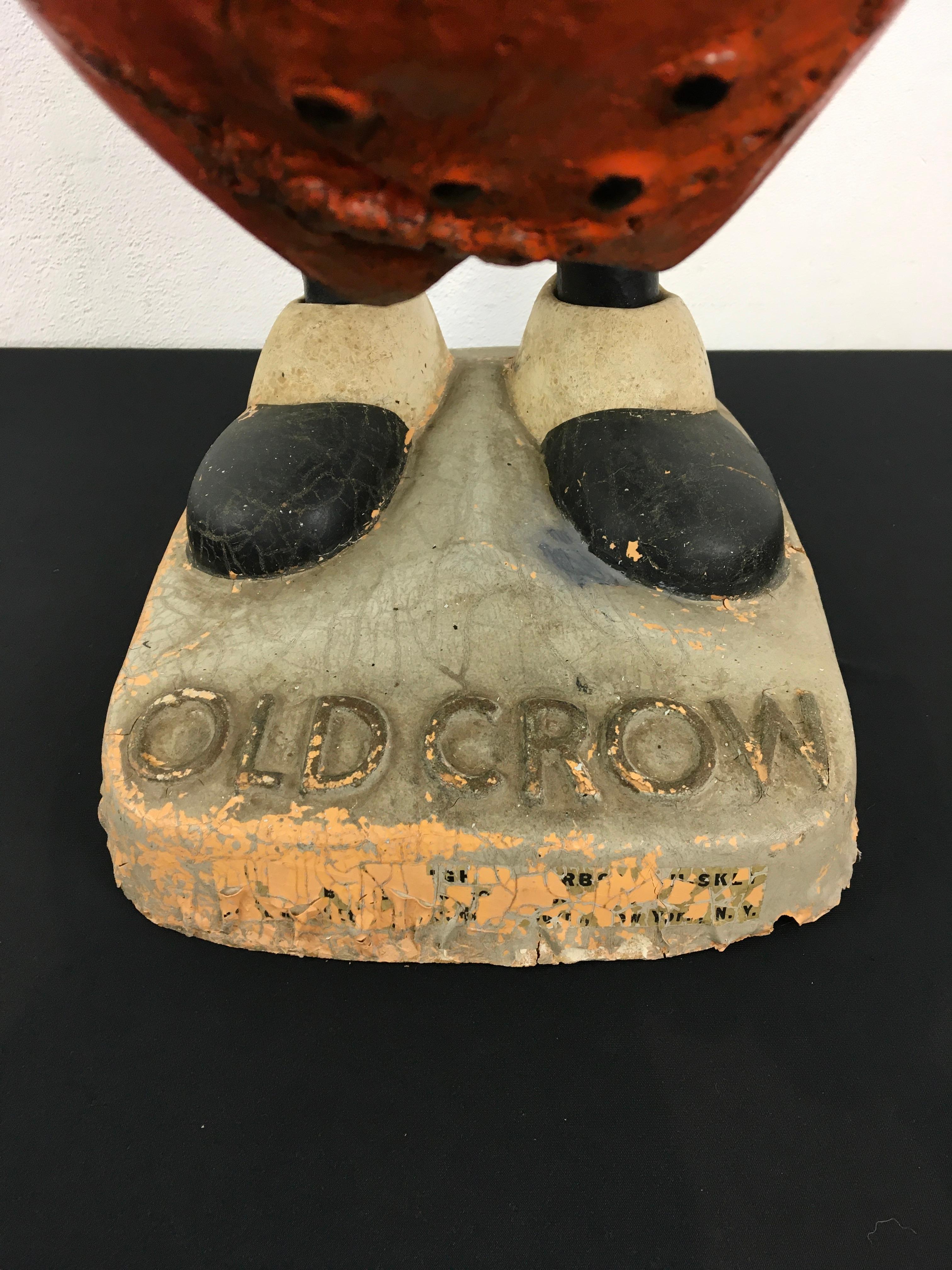 Wooden Old Crow Whiskey Advertising Display, Early 20th Century In Fair Condition For Sale In Antwerp, BE