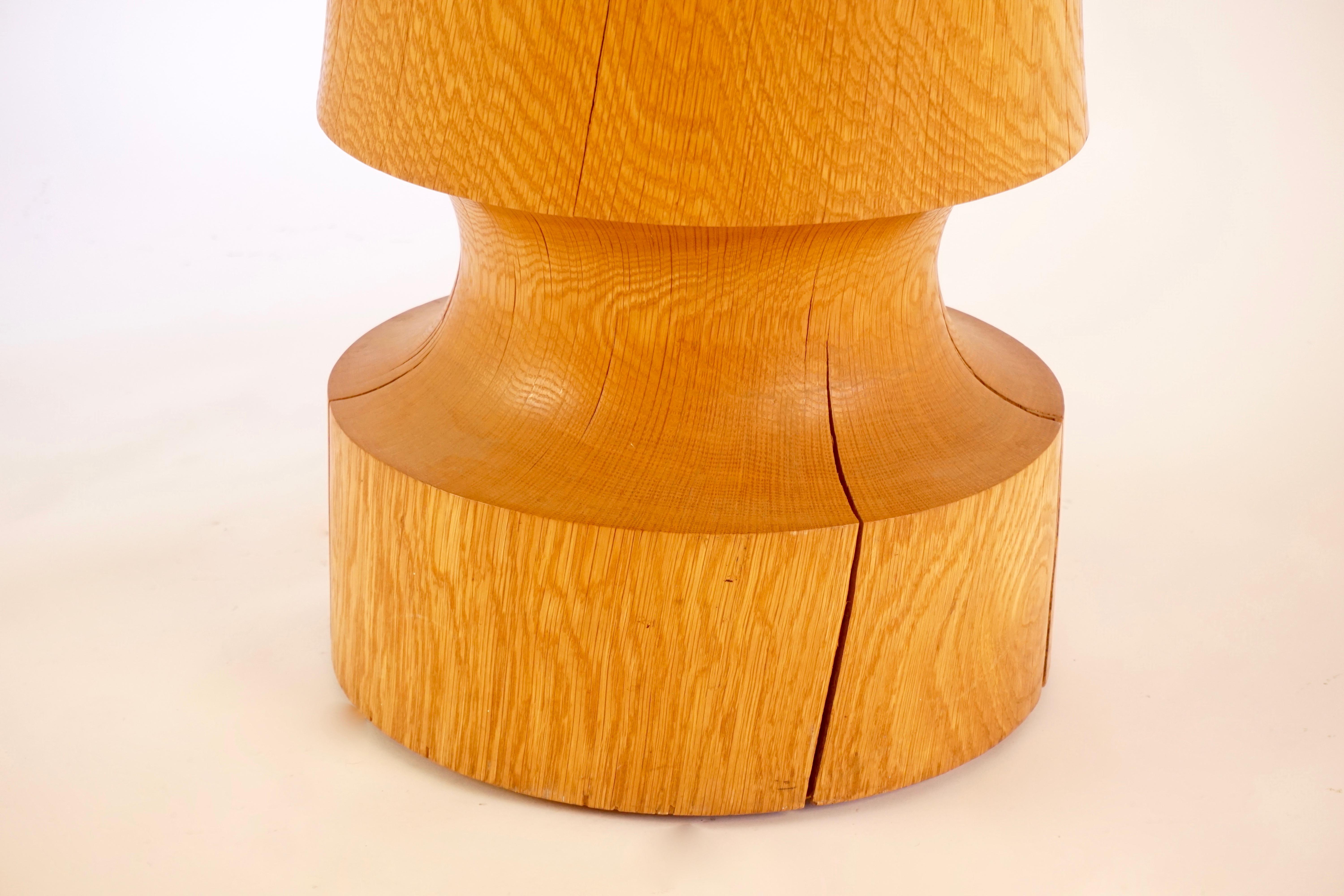 Huilé Table à piédestal en bois tourné n° 11  en chêne blanc en vente