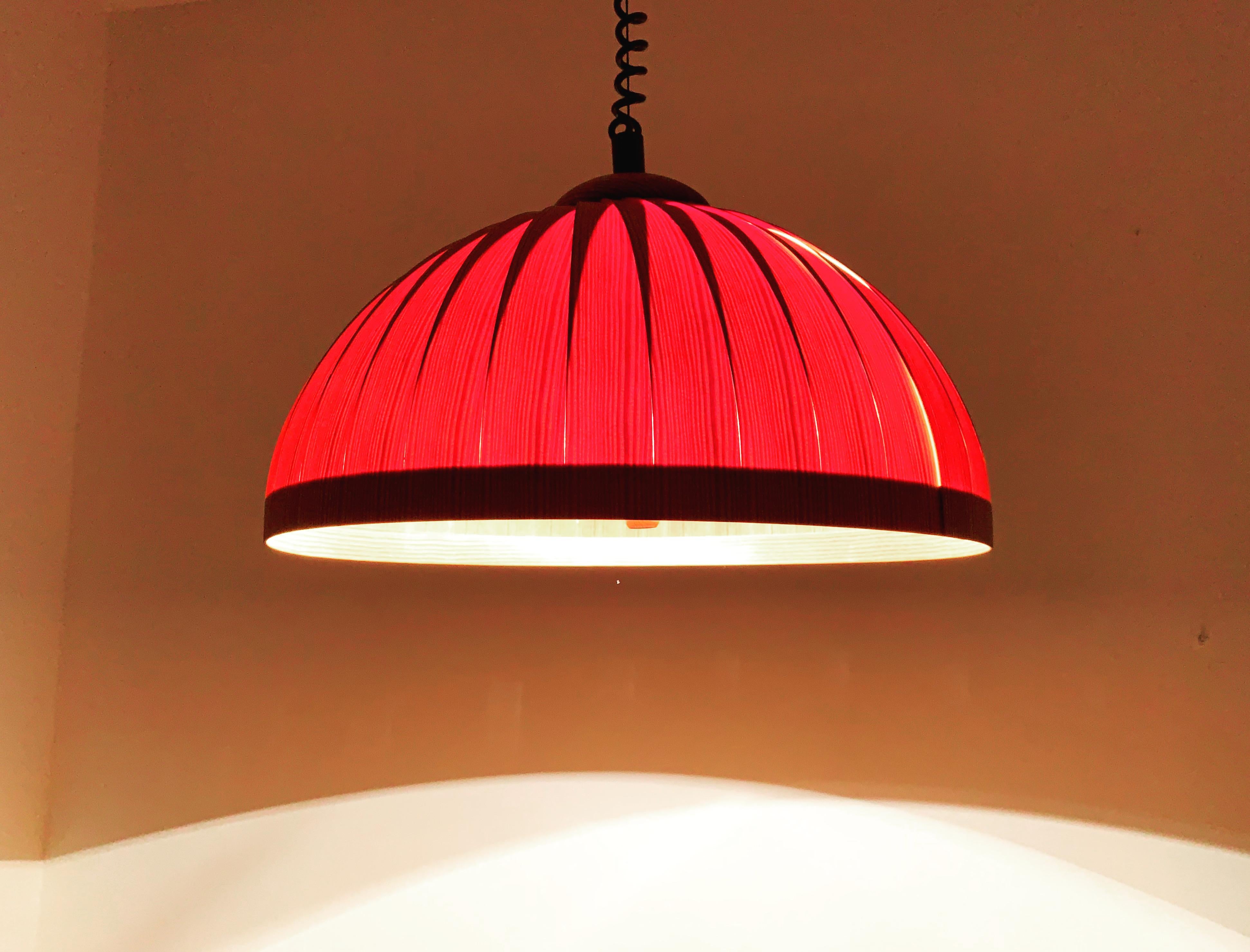 Lampada a sospensione in legno in vendita 3
