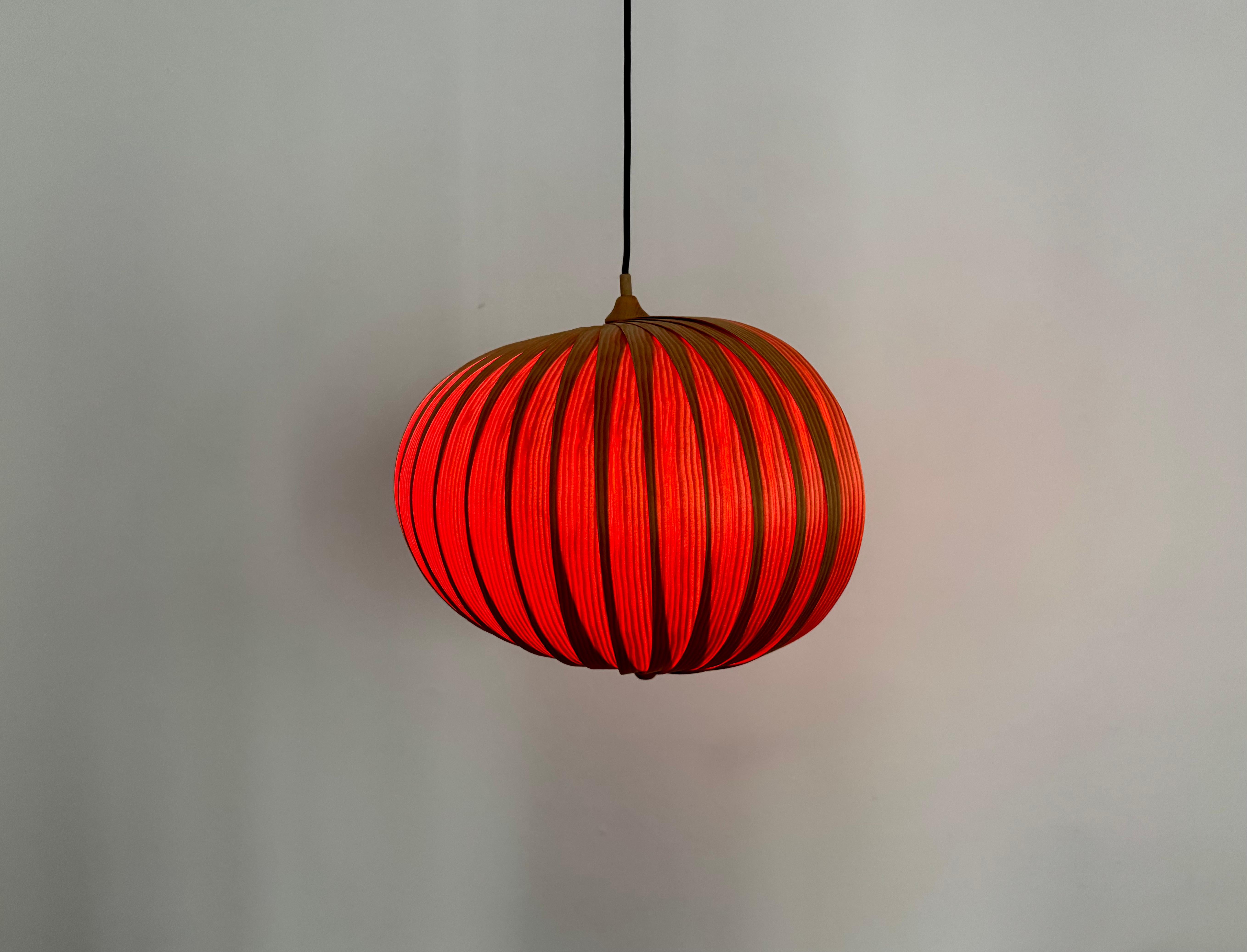 Lampada a sospensione in legno in vendita 4