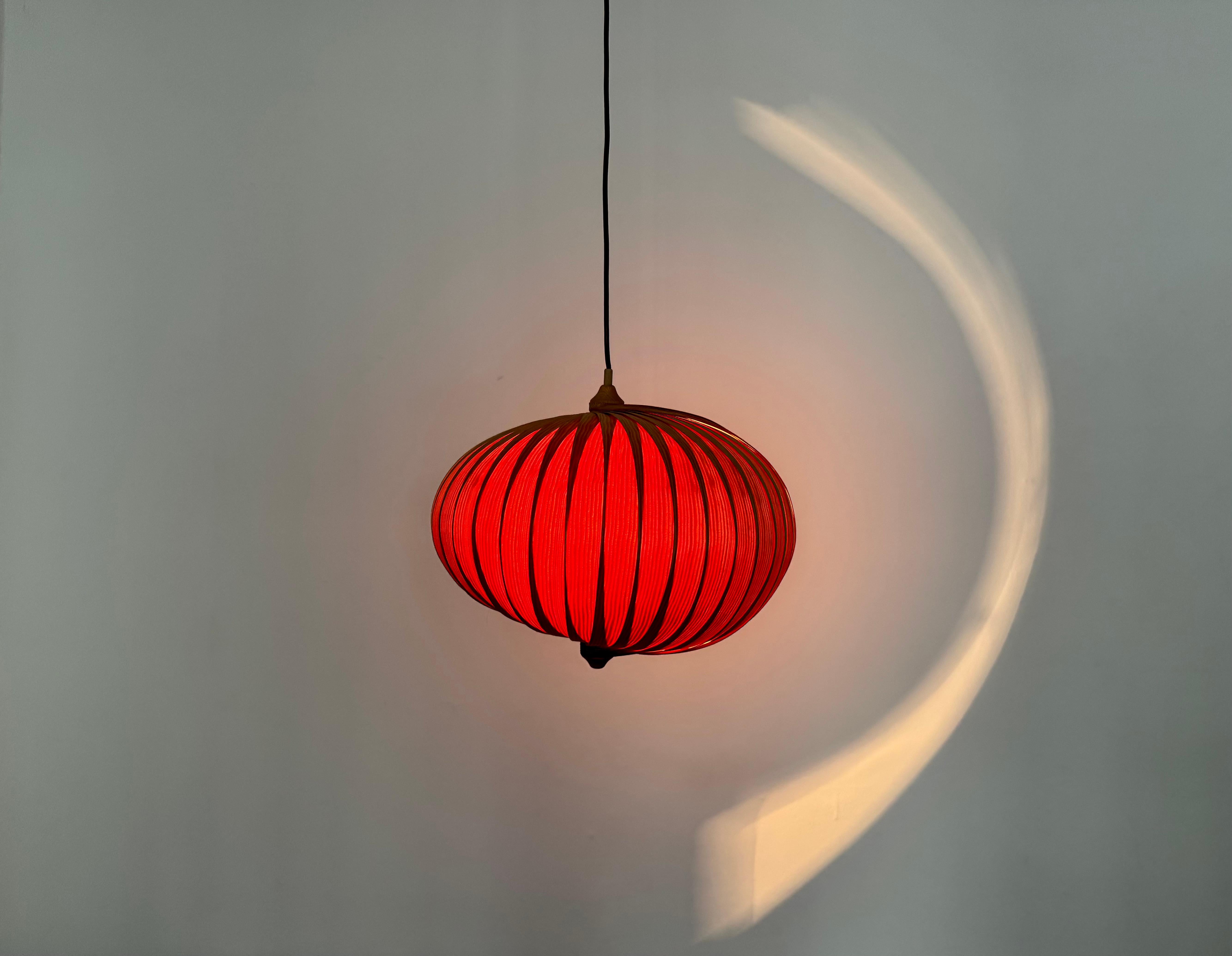 Lampada a sospensione in legno in vendita 6