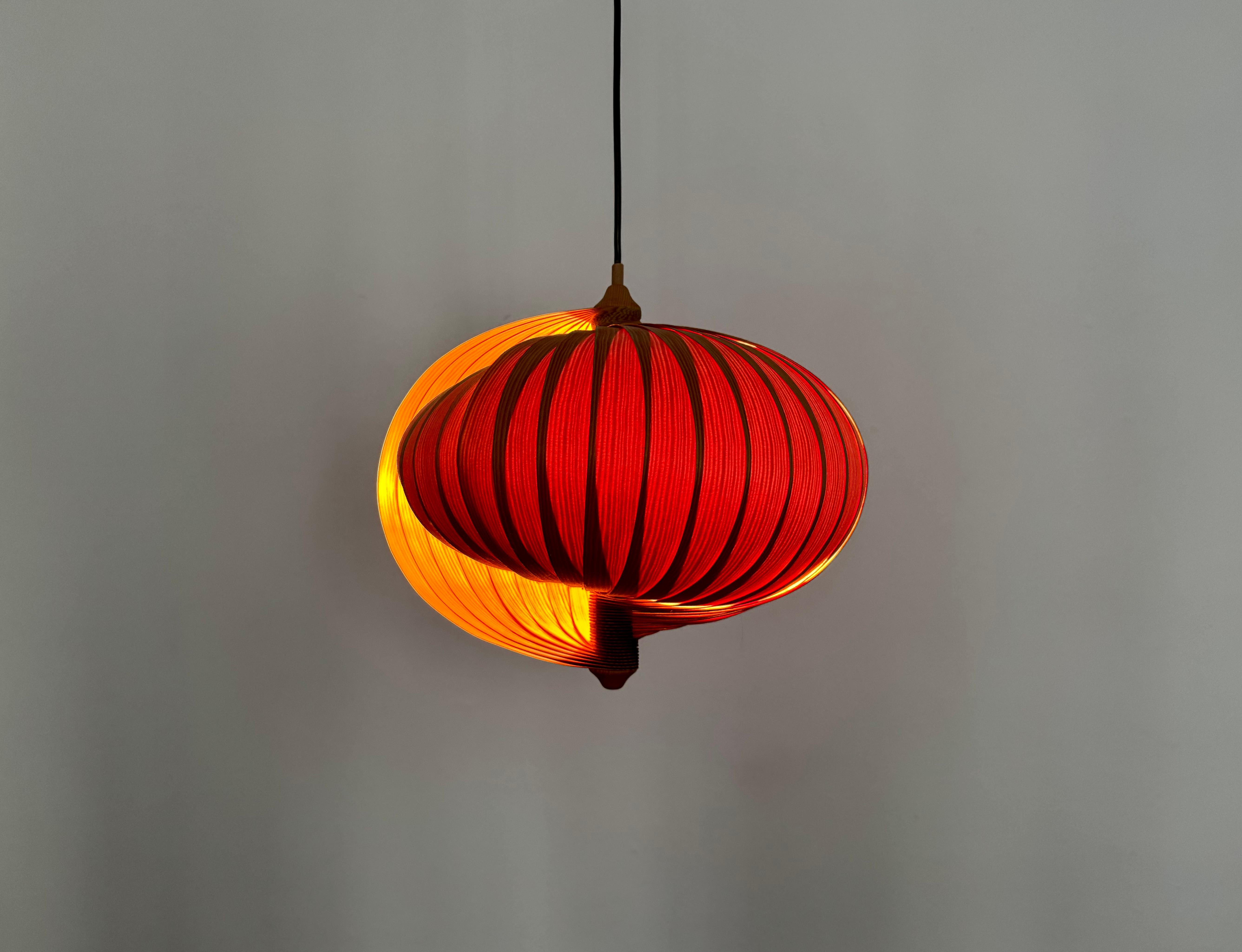 Lampada a sospensione in legno in vendita 2