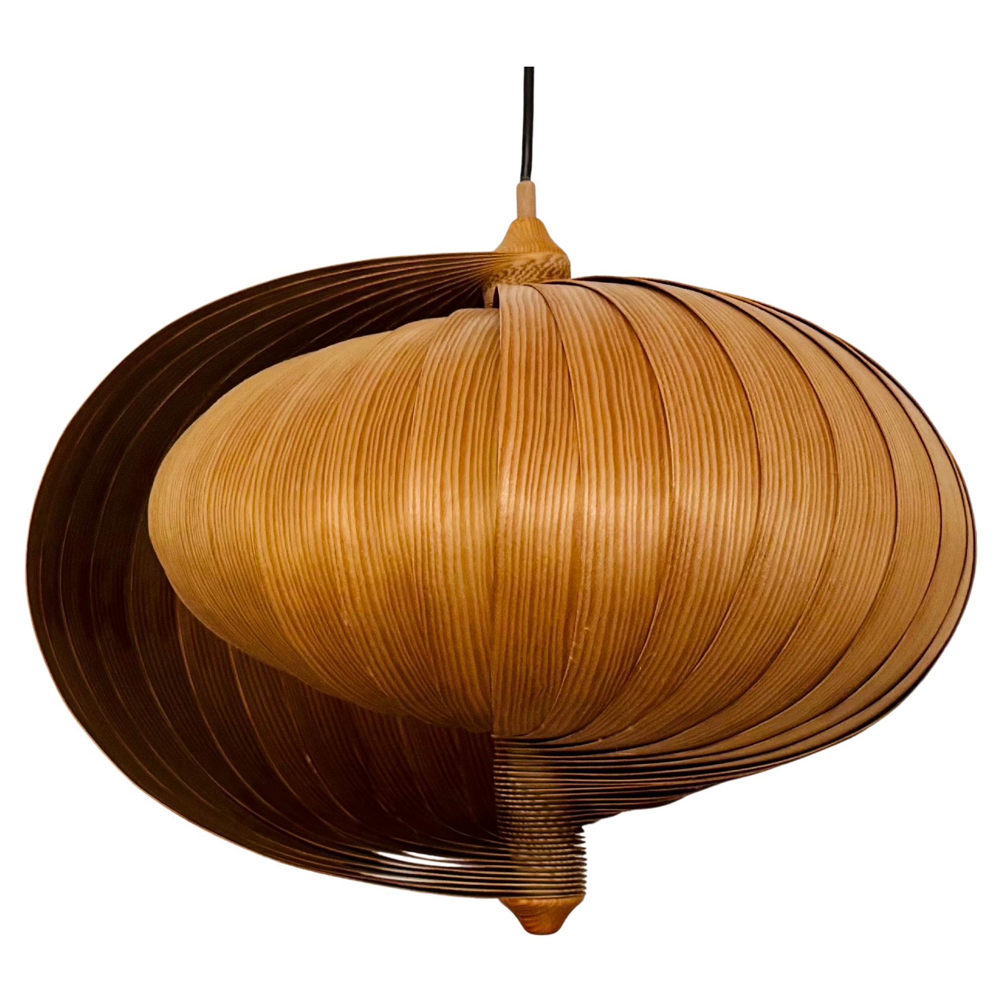 Lampada a sospensione in legno