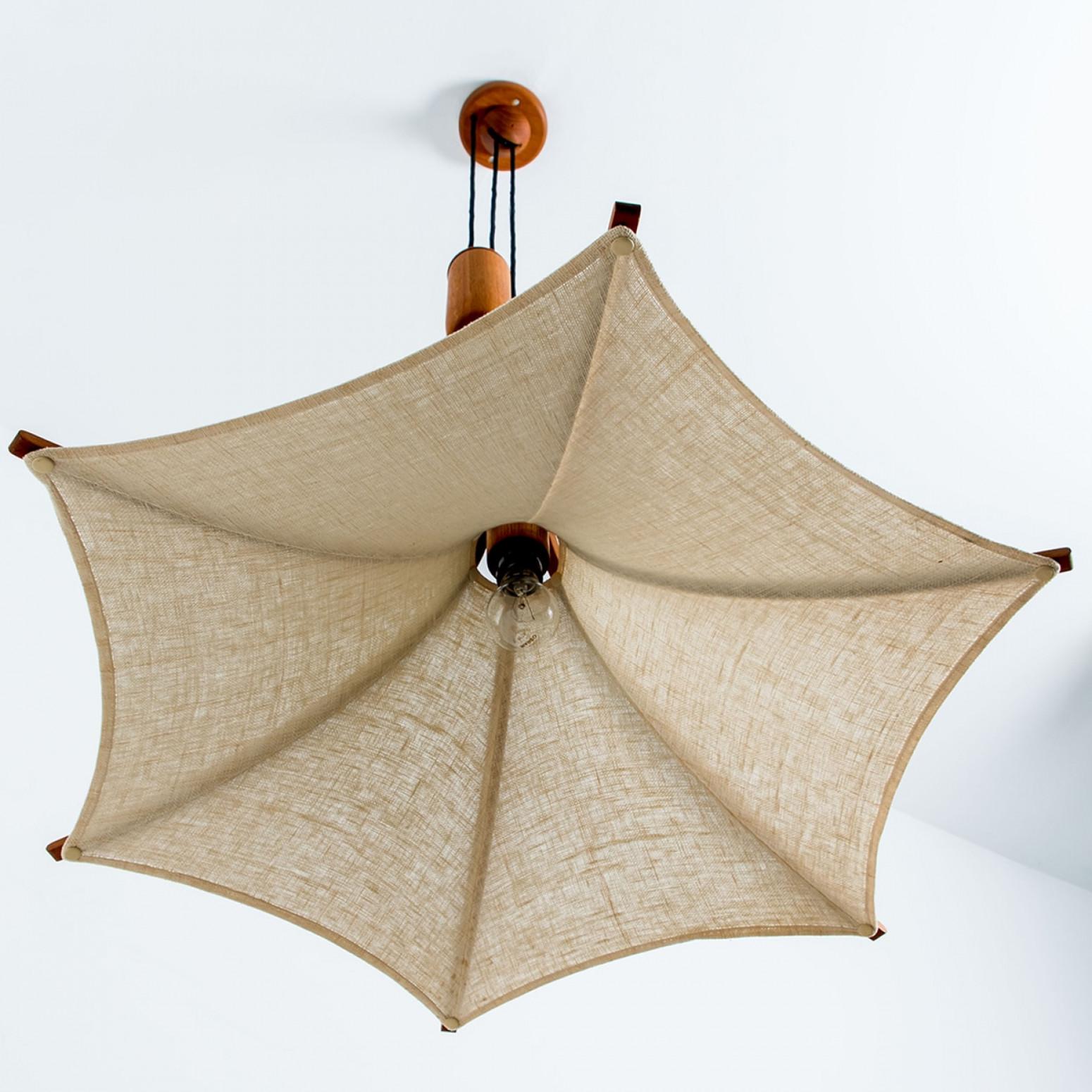 Lámpara colgante de madera con pantalla textil by Domus Alemania, 1970s en venta 5