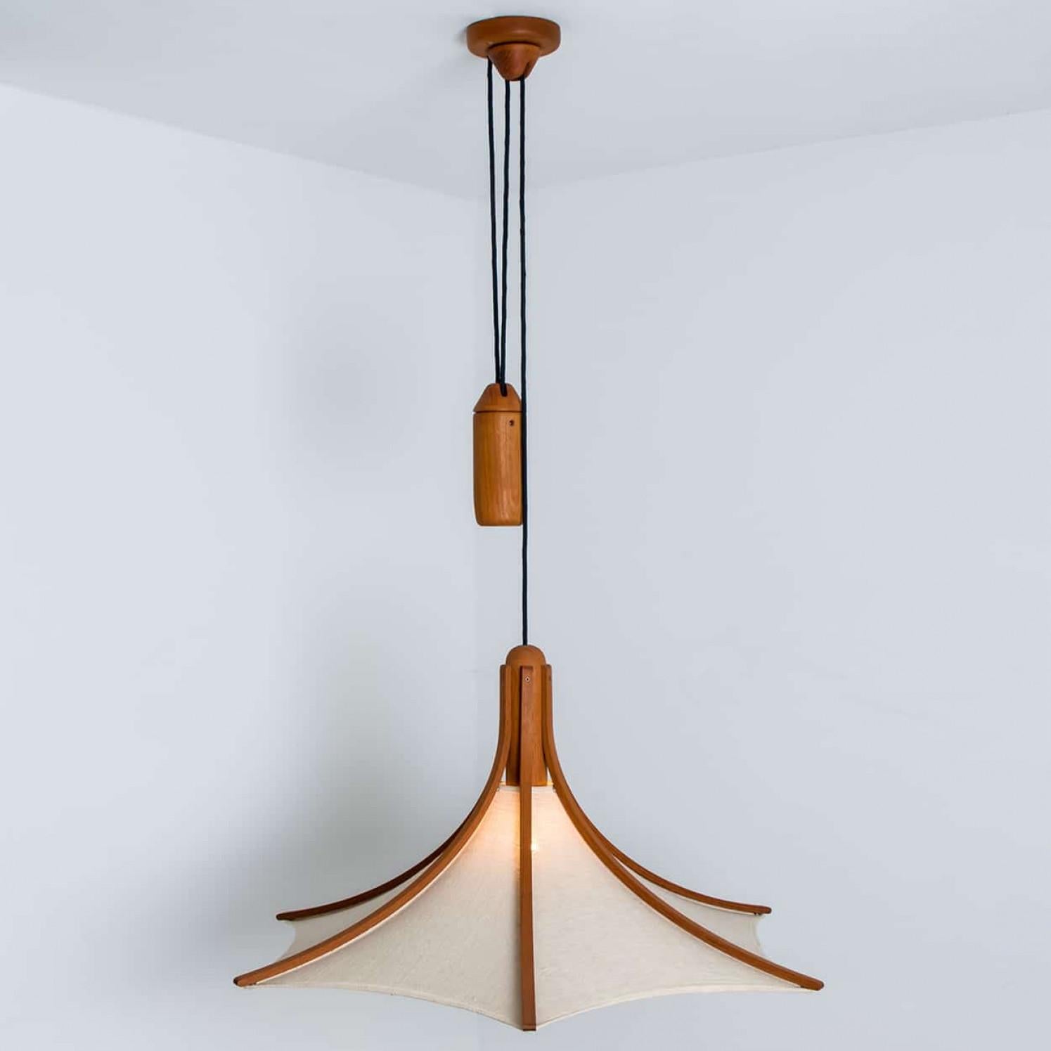 Lámpara colgante de madera con pantalla textil by Domus Alemania, 1970s en venta 6
