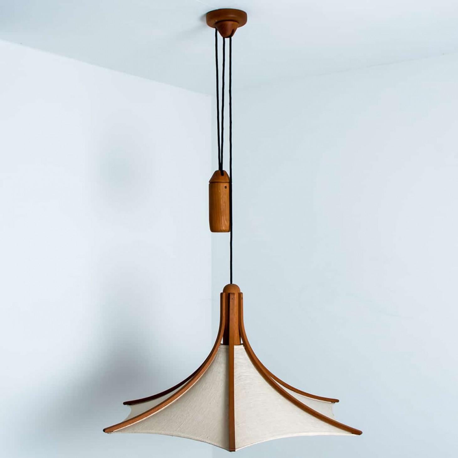 Lámpara colgante de madera con pantalla textil by Domus Alemania, 1970s Alemán en venta