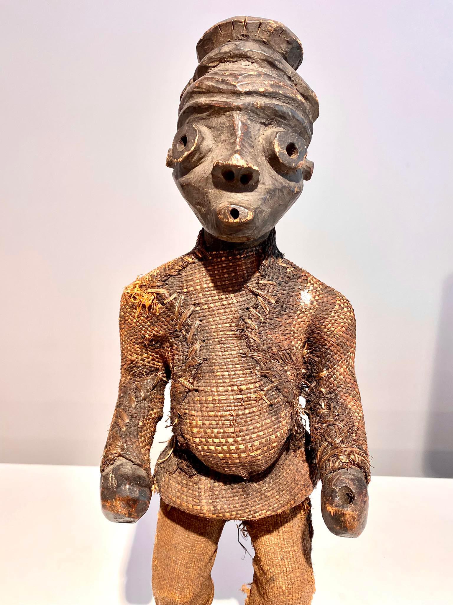 Congolese Wooden Pende Antropomorphic Statue Congo Region Kasaï -19th century African Art For Sale